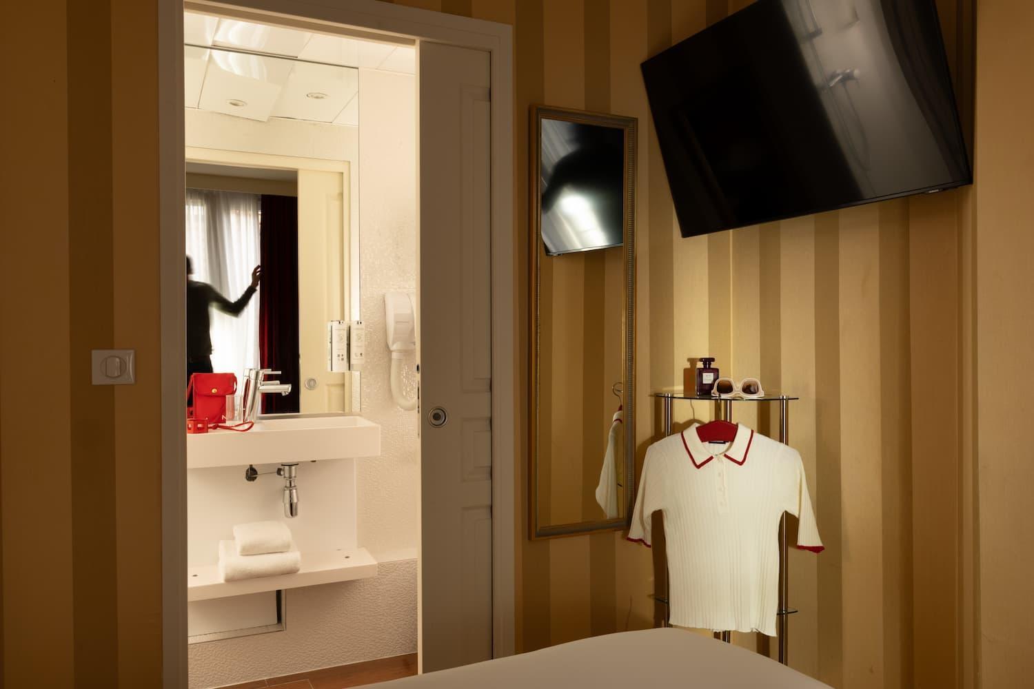 Single Room,1765169877:JPEG
