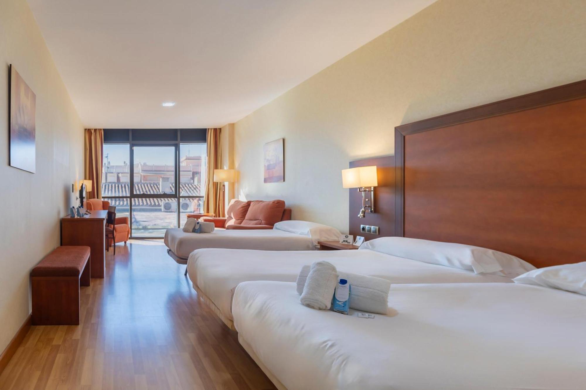 Triple Room,1765171554:JPEG