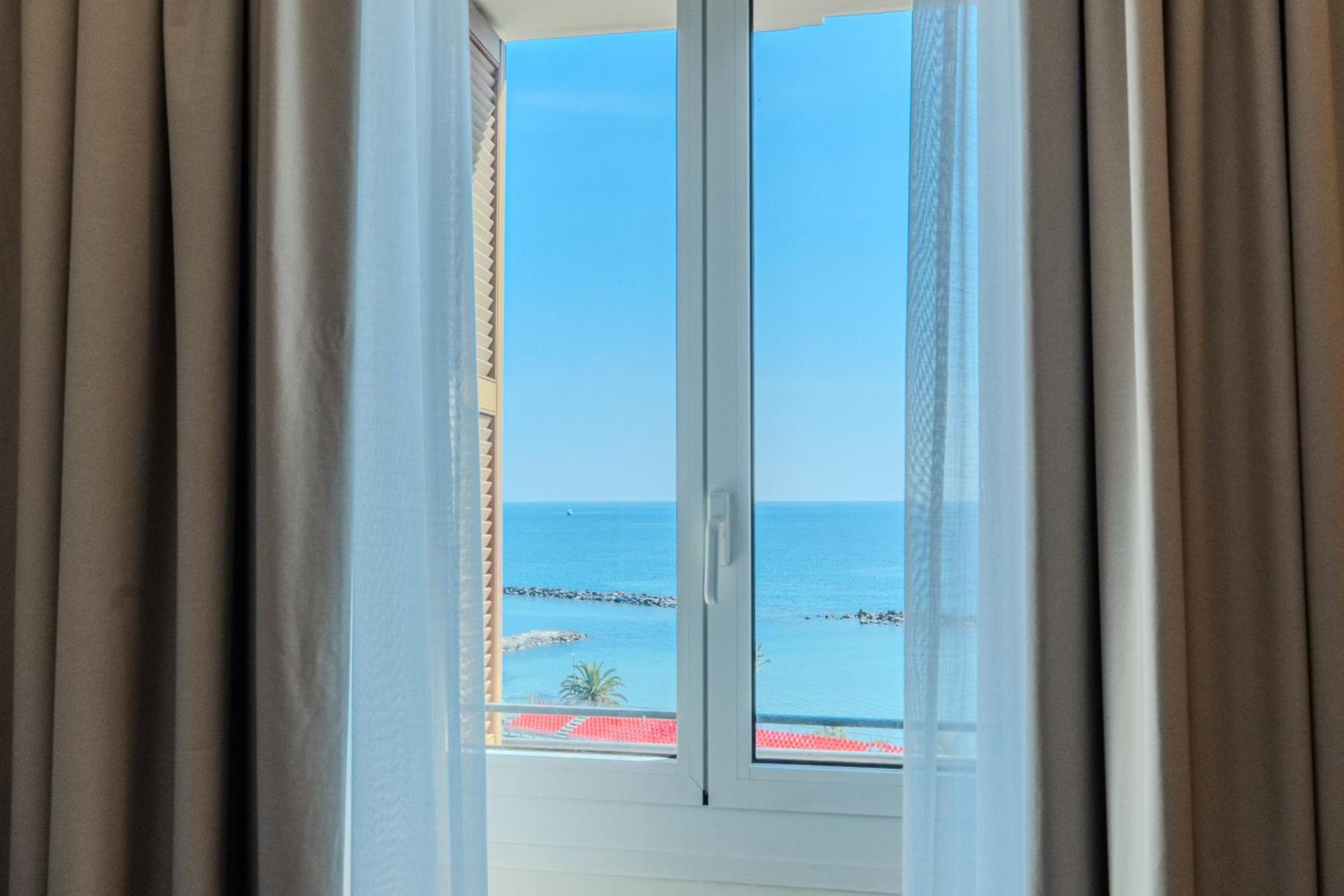 Superior Double Room Frontal Sea View