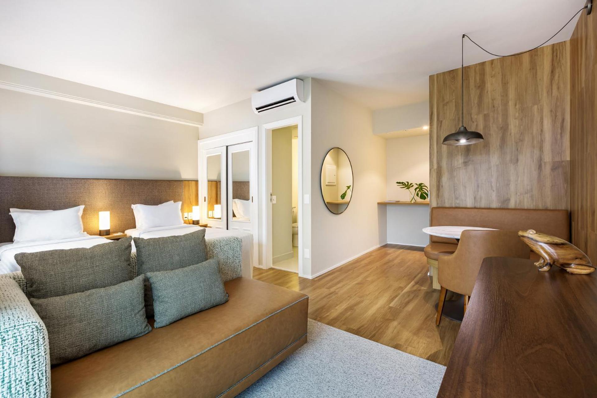 Standard Double Suite,1765177746:JPEG