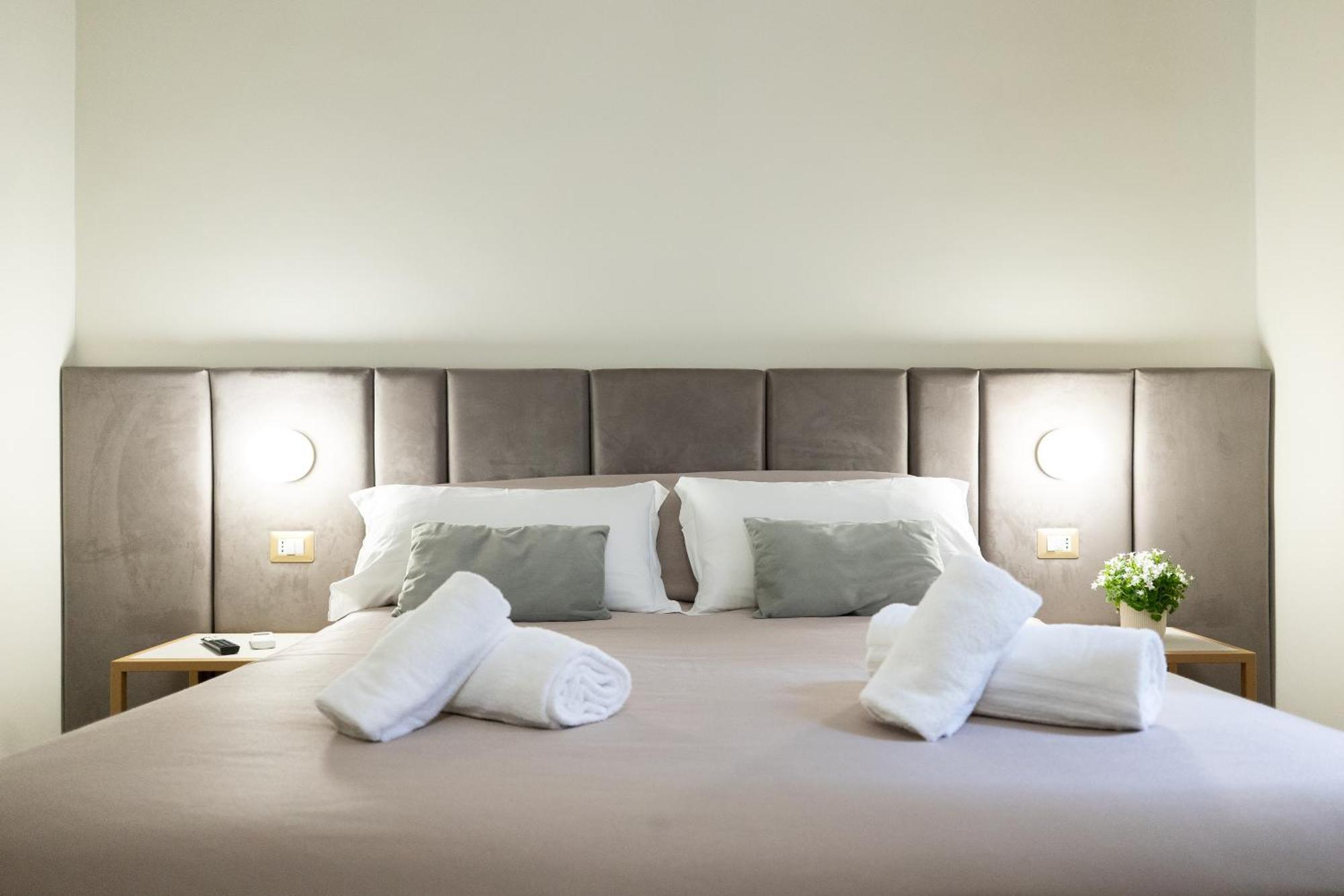 Deluxe Double or Twin Room,1765179764:JPEG