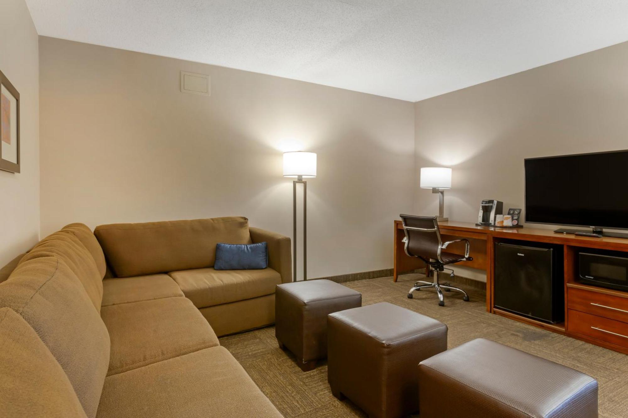 Queen Suite Two Queen Beds Sofa Bed Non-Smoking