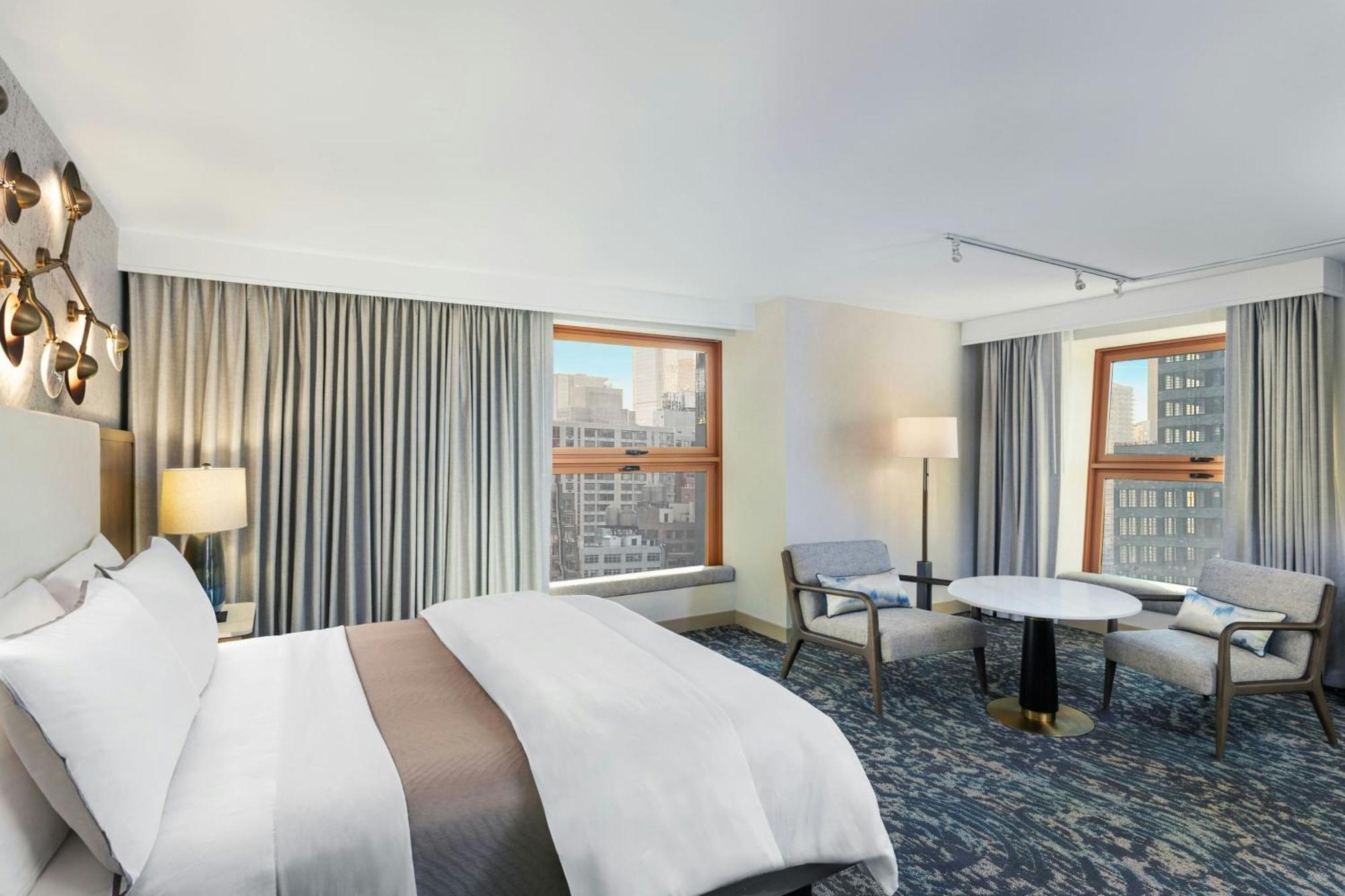 Grand Deluxe Corner King, Larger Guest room, 1 King,1765181604:JPEG