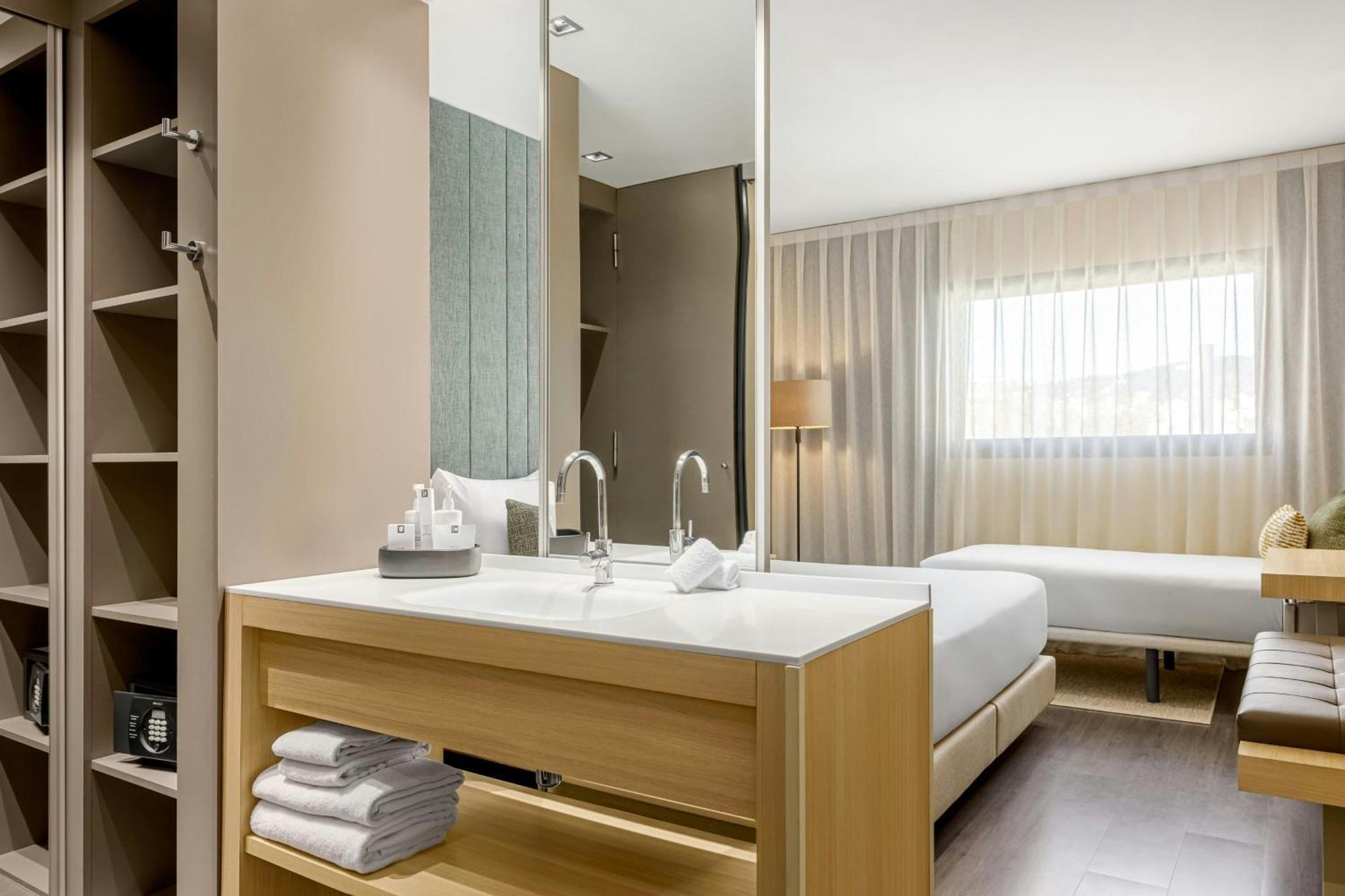 Standard Triple Guest room 1 King