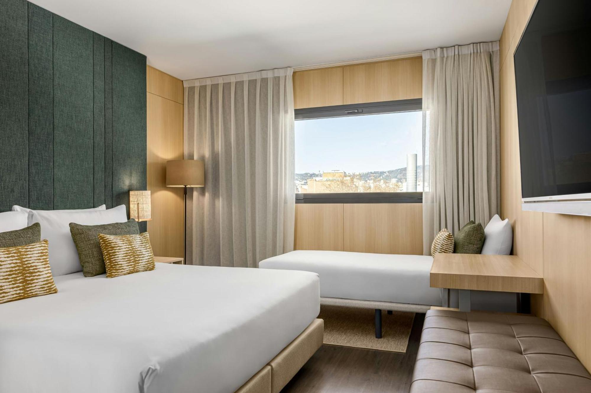 Standard Triple Guest room 1 King