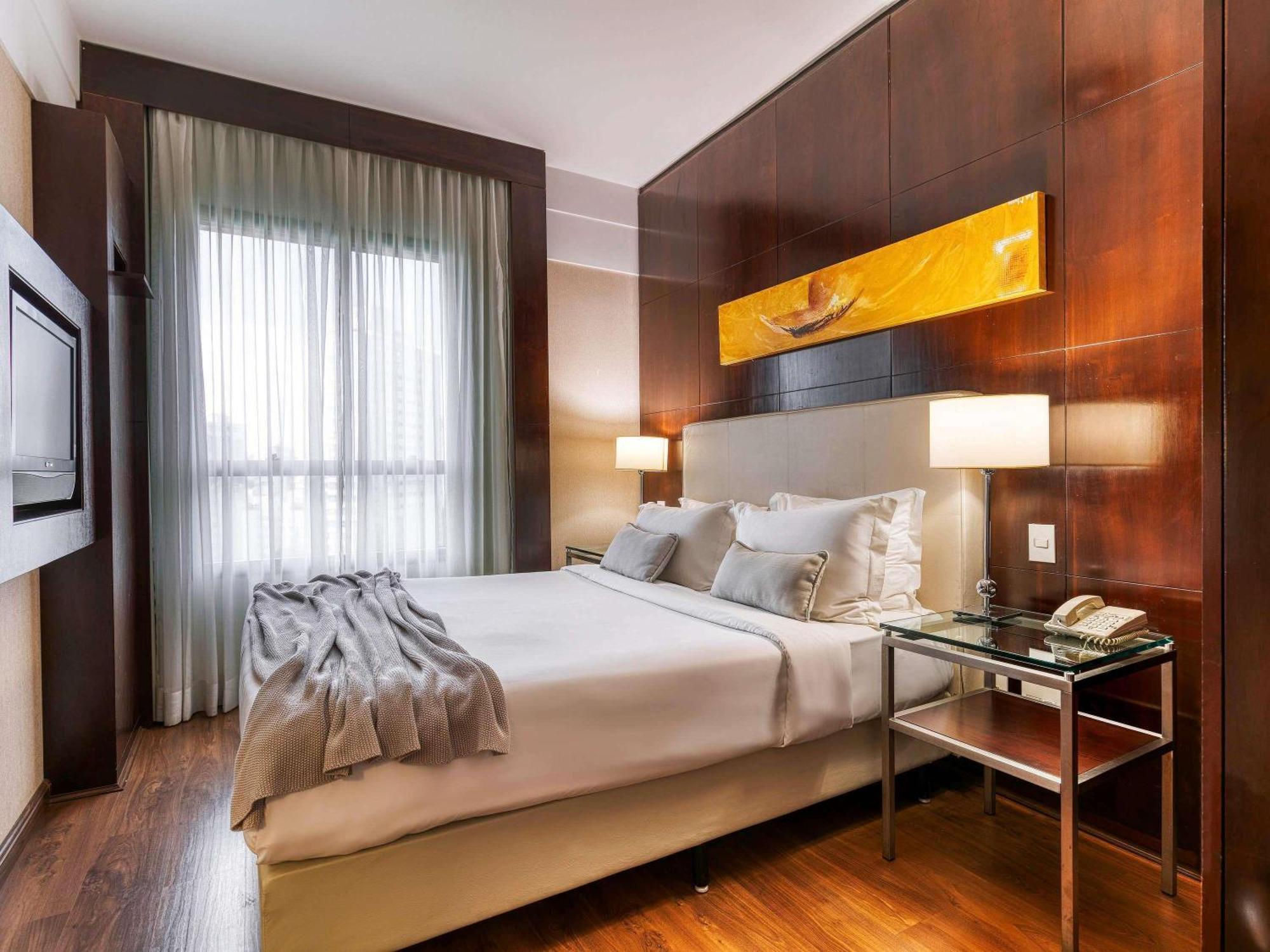 Junior Suite Queen Bed Sofa Bed,1770467931:JPEG