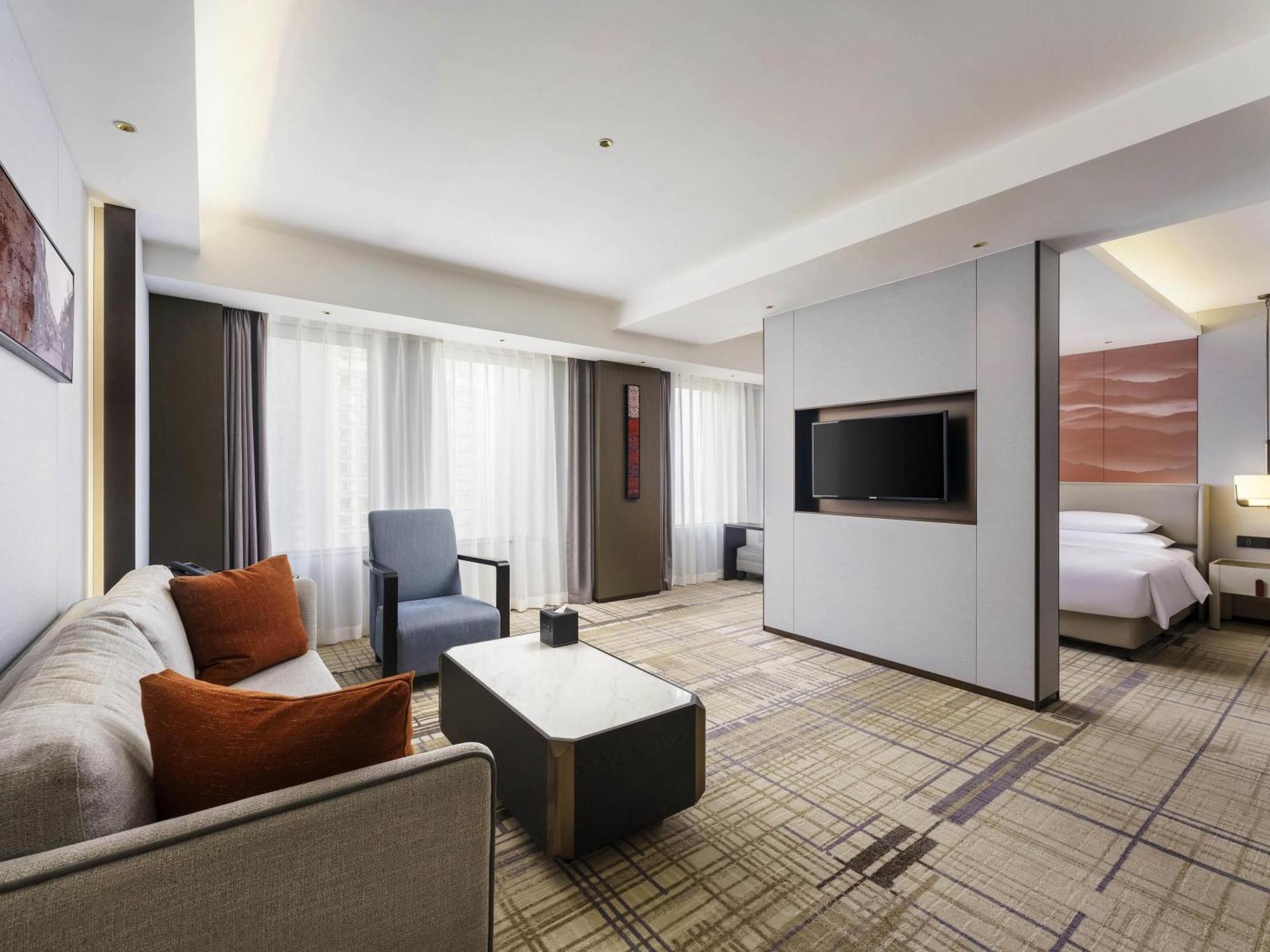 Swiss Select Room One King Bed