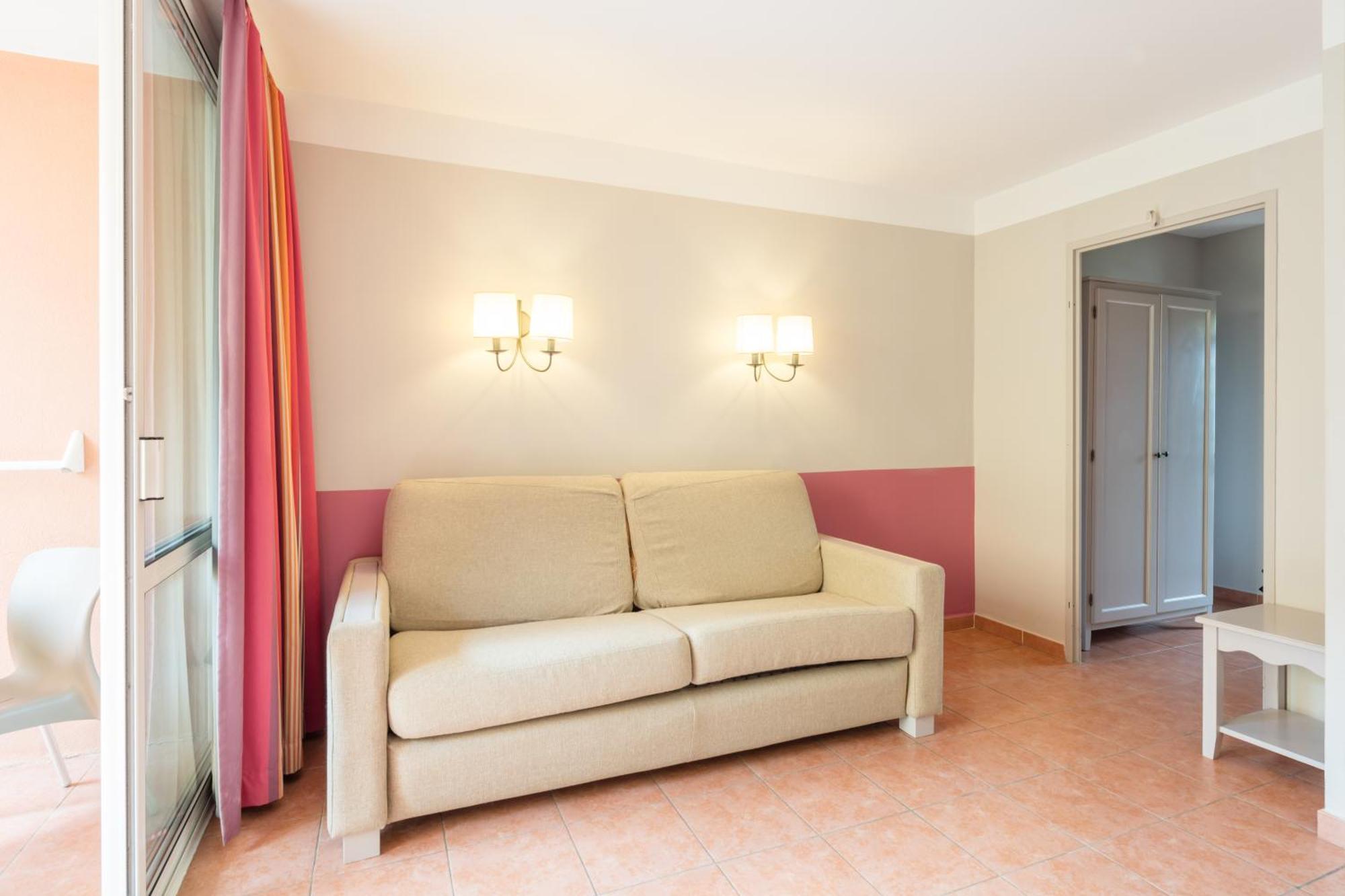 Studio Sleeping Alcove Terrace or Balcony Garden Level