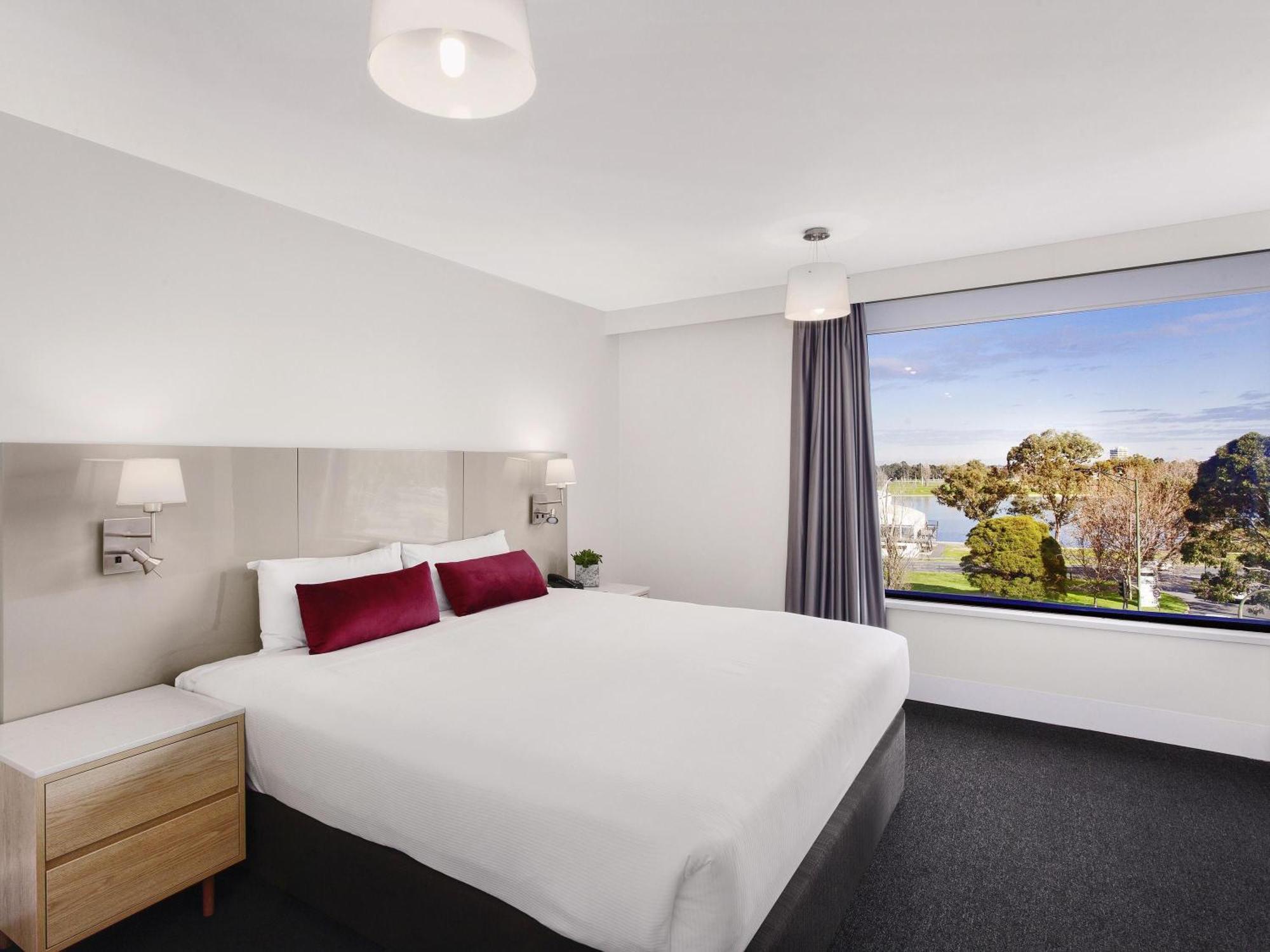 Standard King Room Lake View