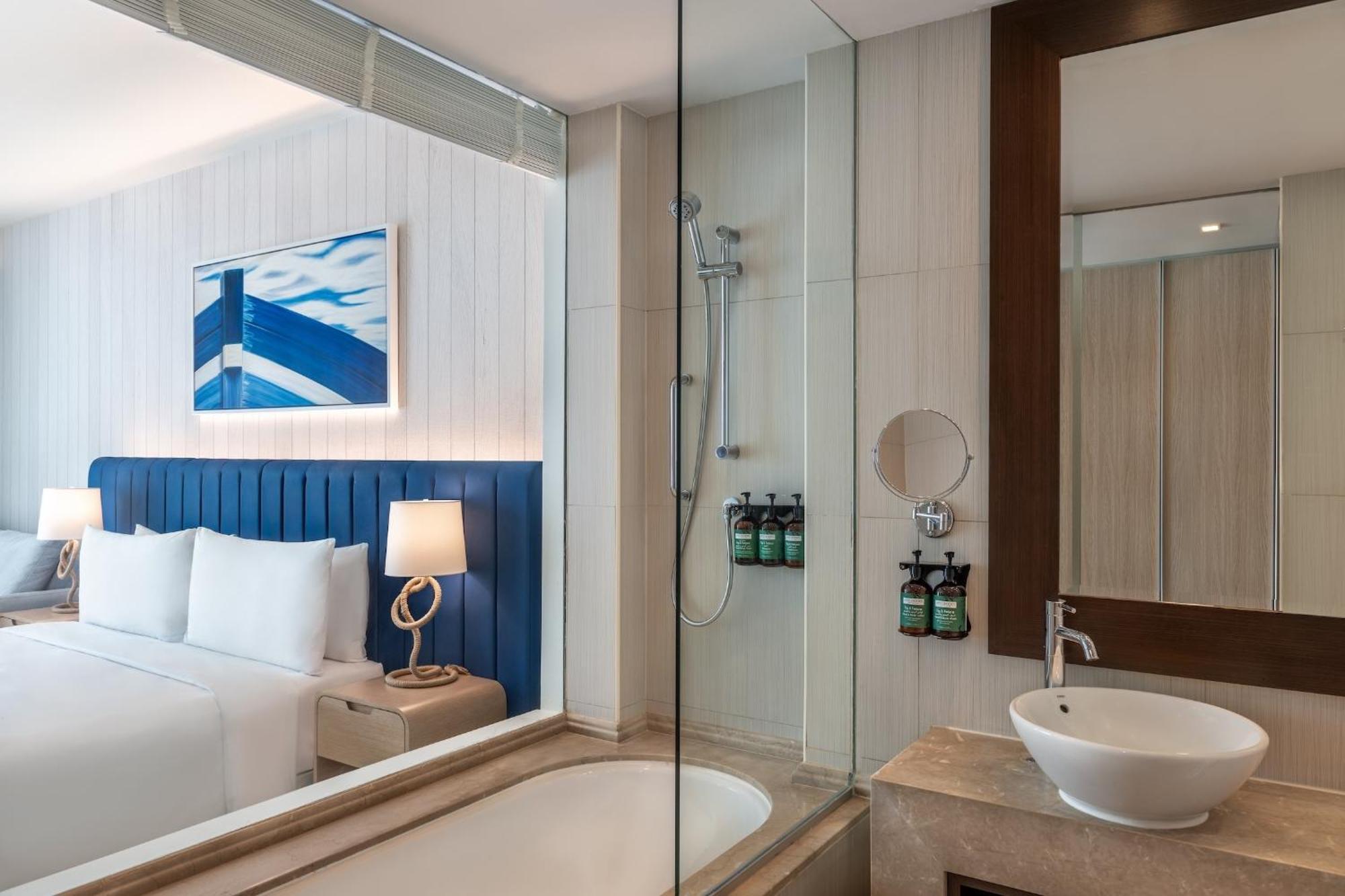 Deluxe Room Theme Park Access
