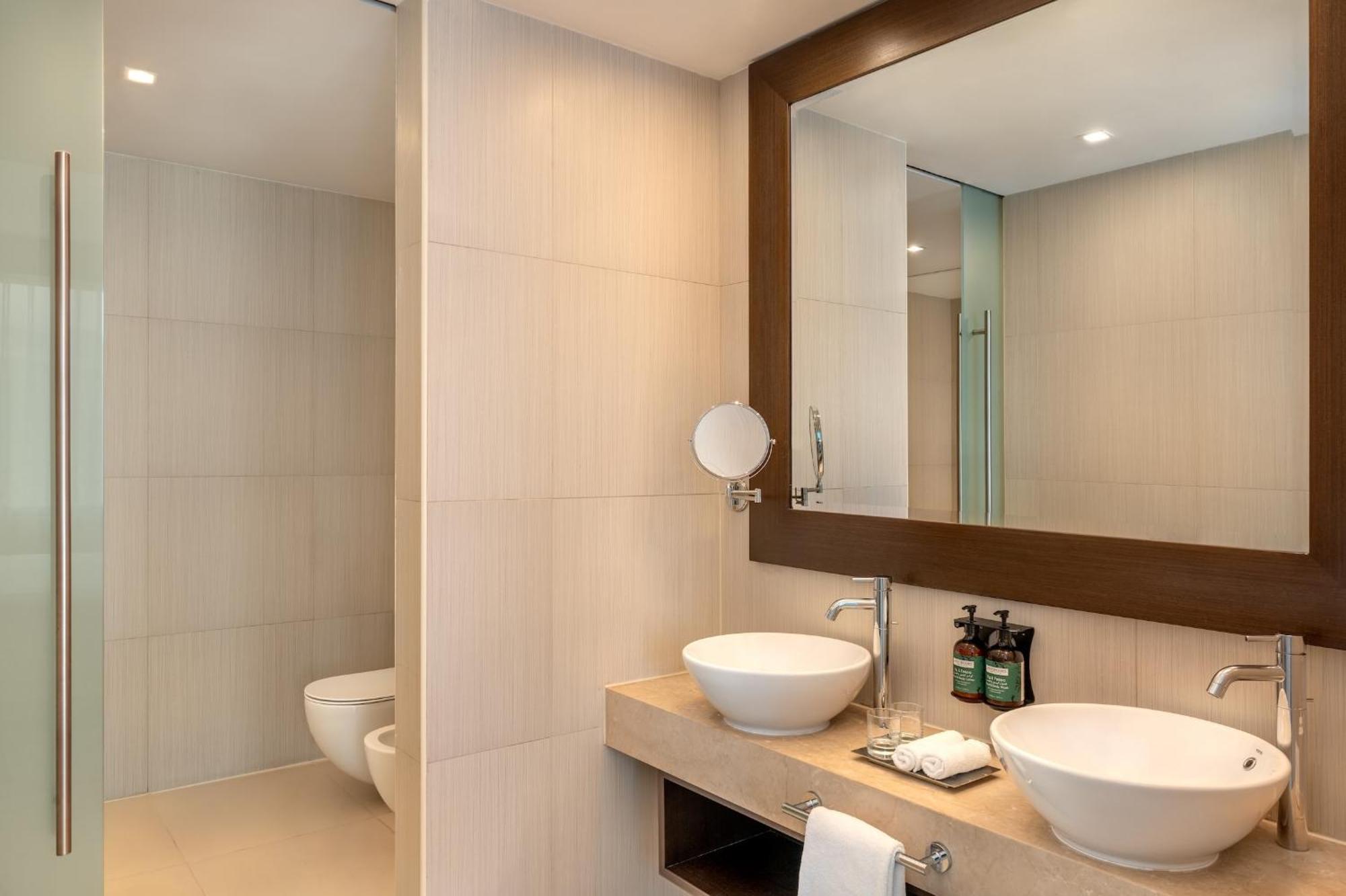 One-Bedroom Suite Plaza View Living Area Theme Park Access