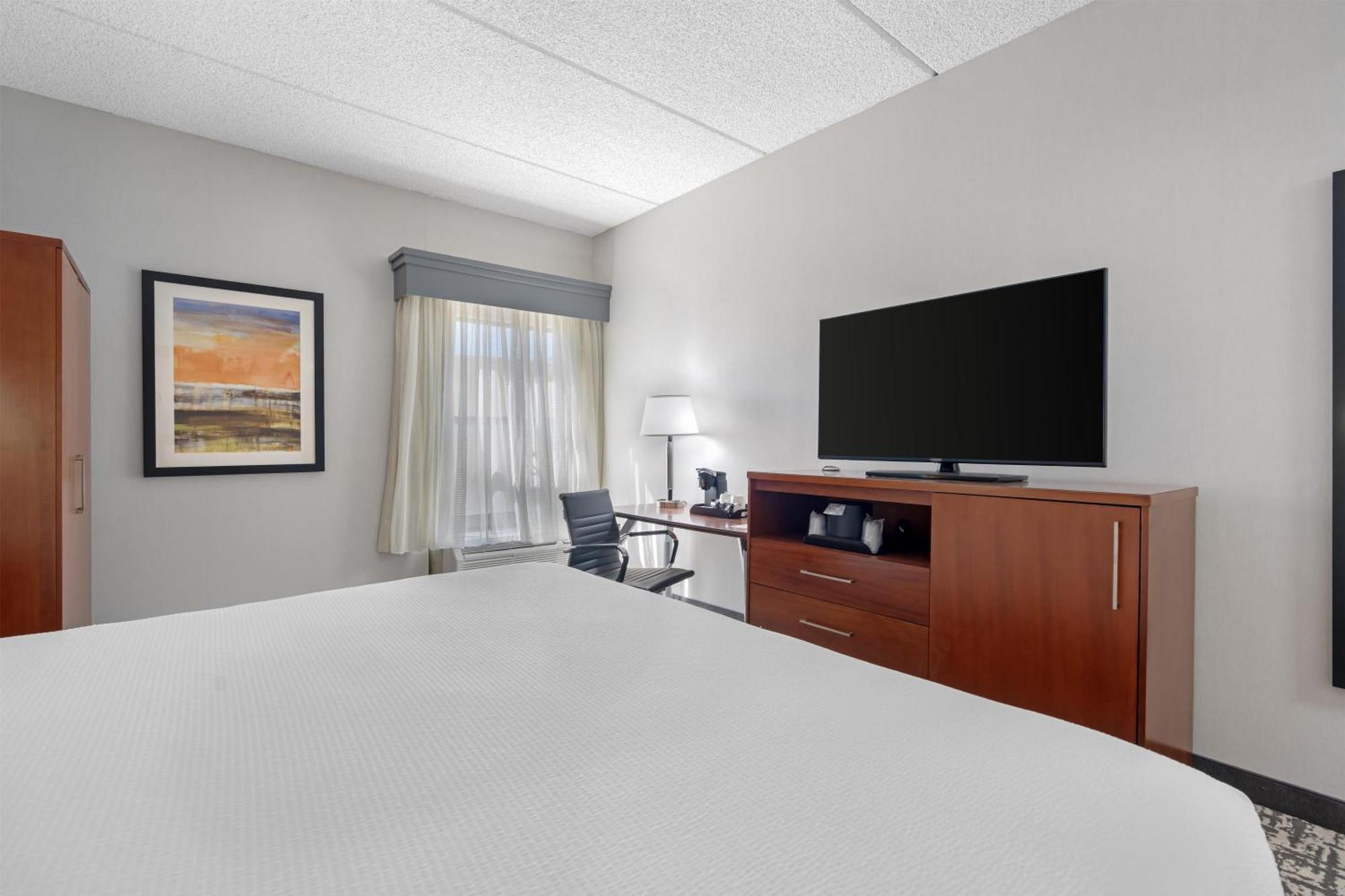 King Room with Bath Tub - Disability Access/Non-Smoking