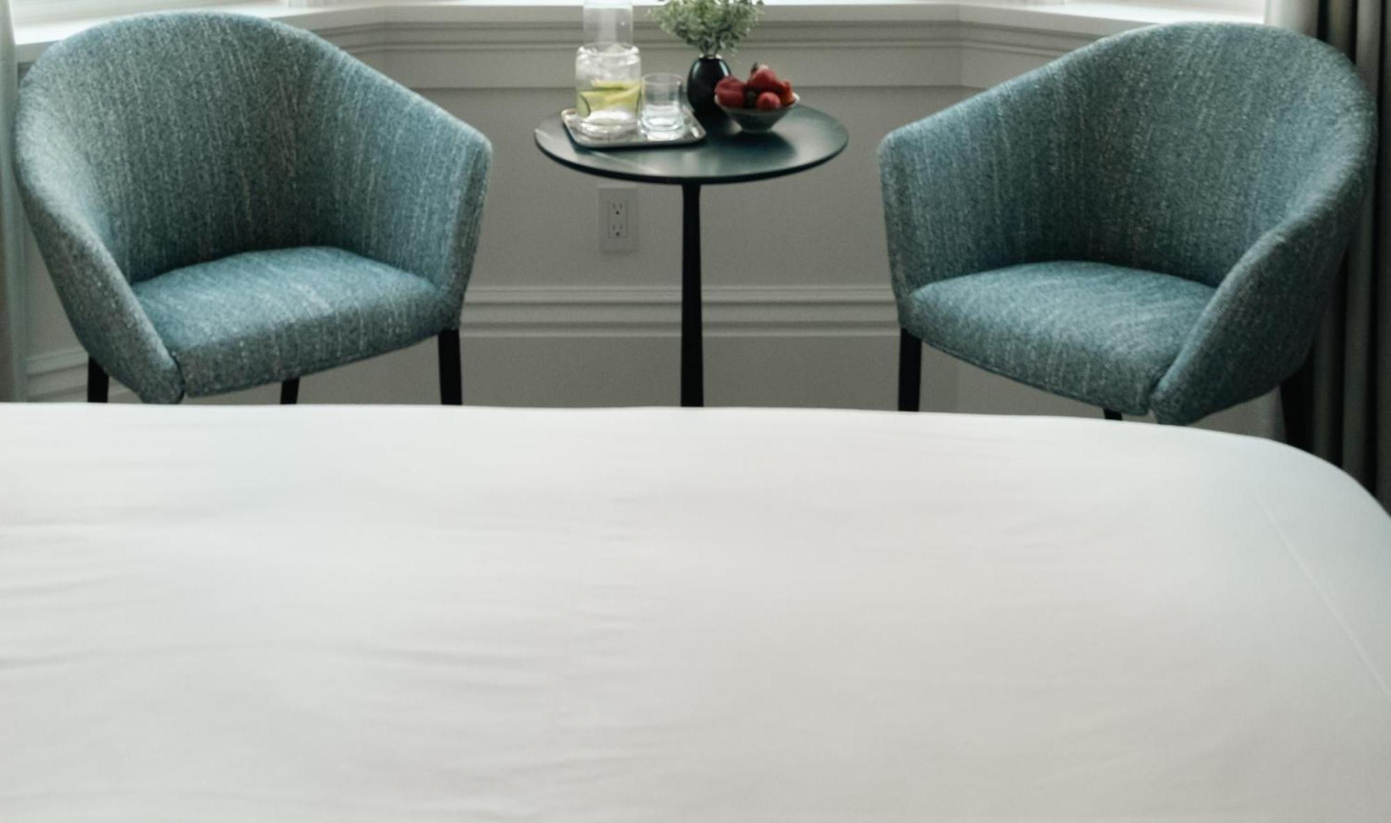 Sterling Queen Room