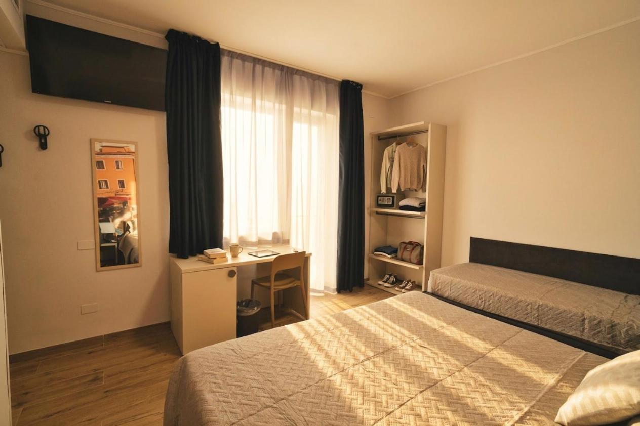 Triple Room Side Sea View