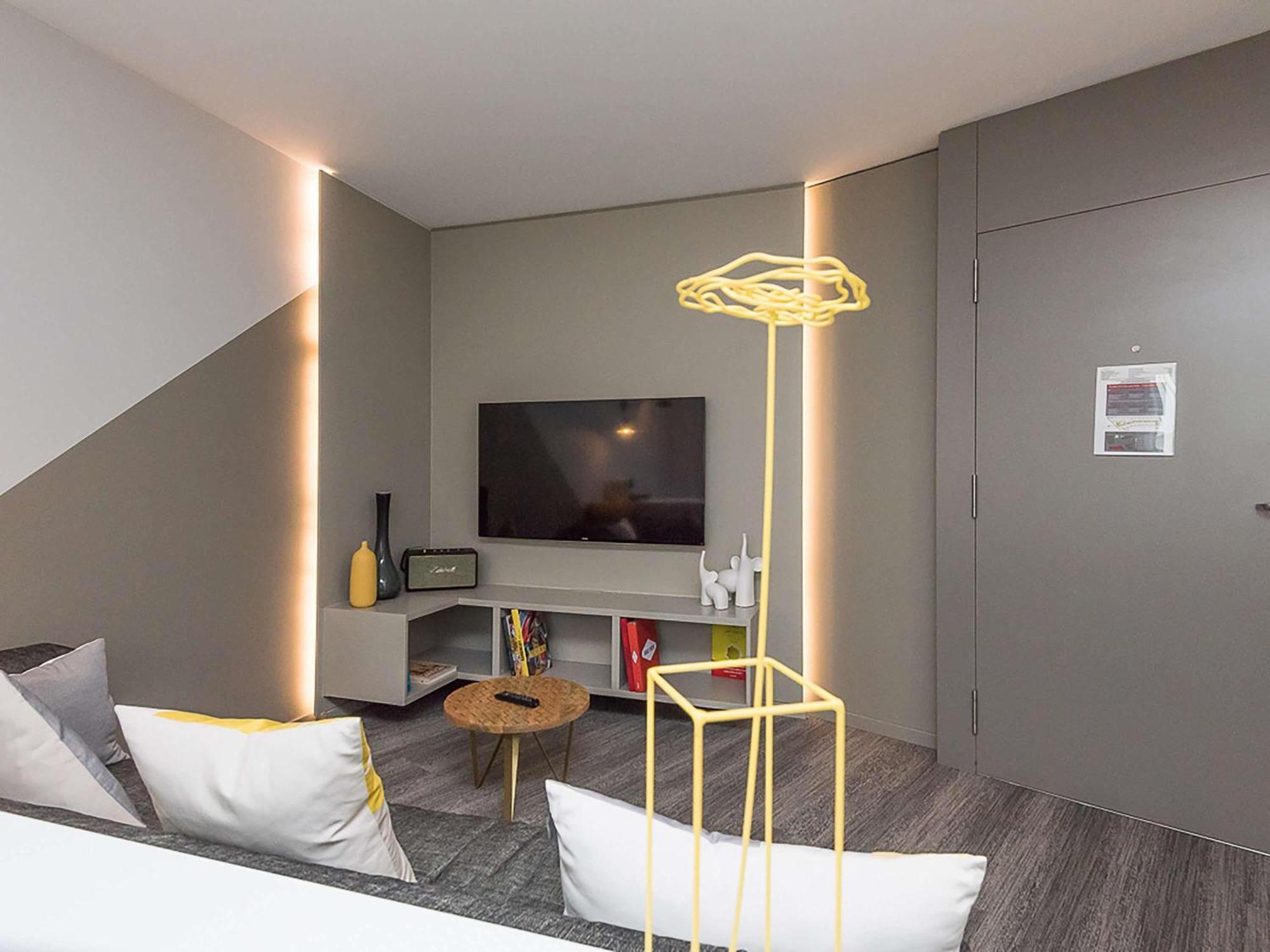 Deluxe Queen Suite