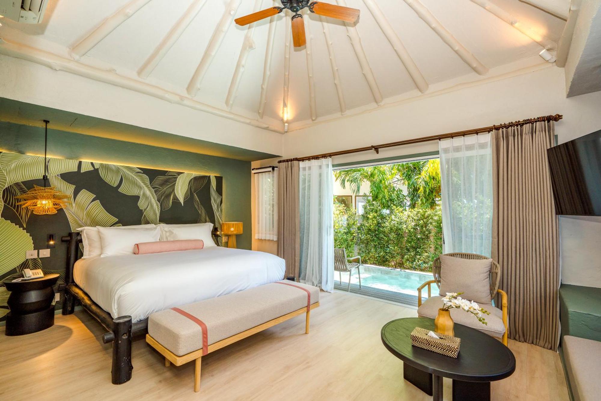 Double or Twin Room private Pool