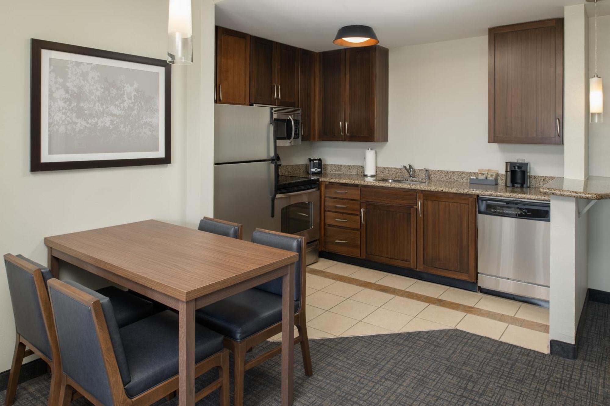 Two-Bedroom Suite,1765210162:JPEG