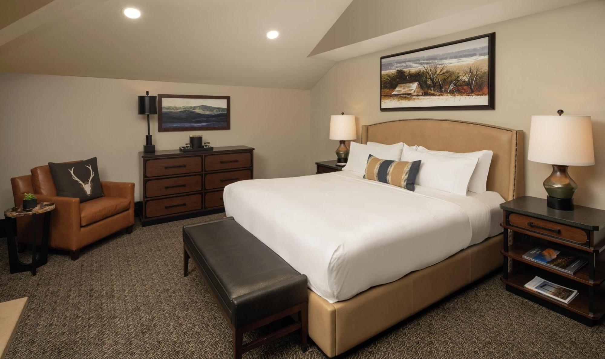 Two-Bedroom Bi-Level Residence,1772087326:JPEG