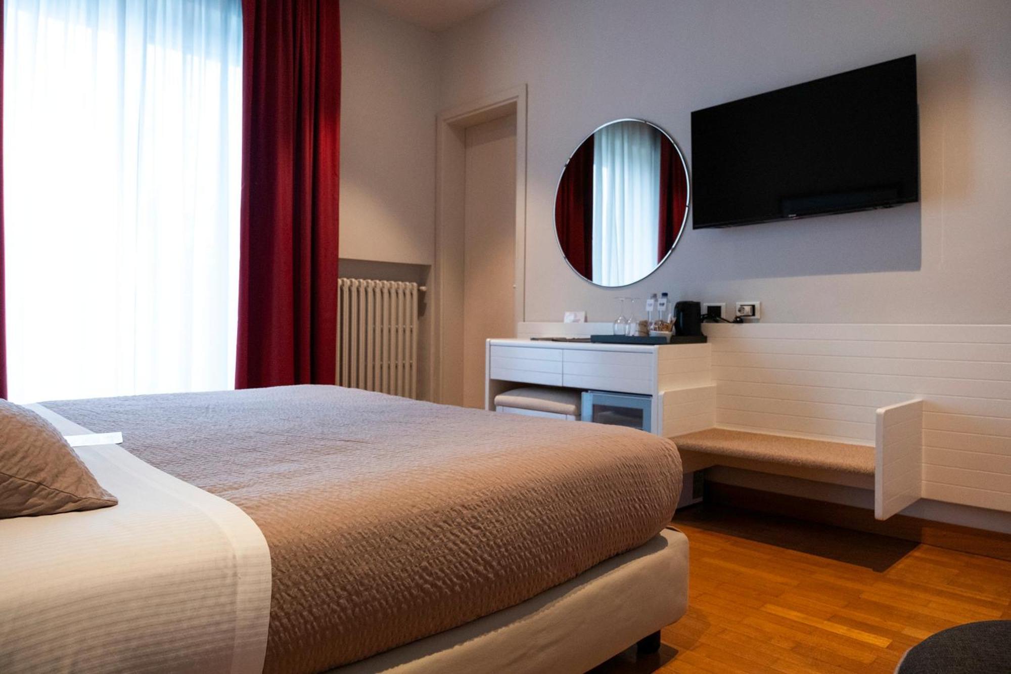 Double or Twin Room Balcony Side Lake View
