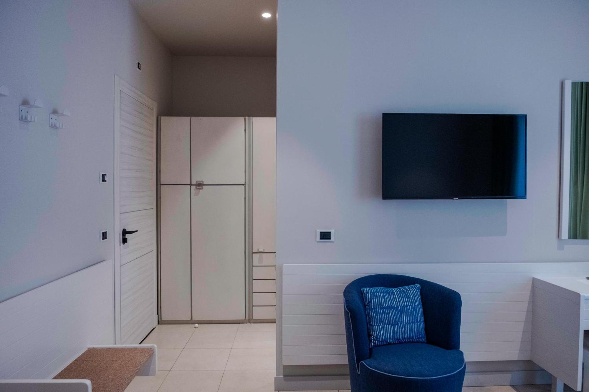 Double or Twin Room Balcony Side Lake View