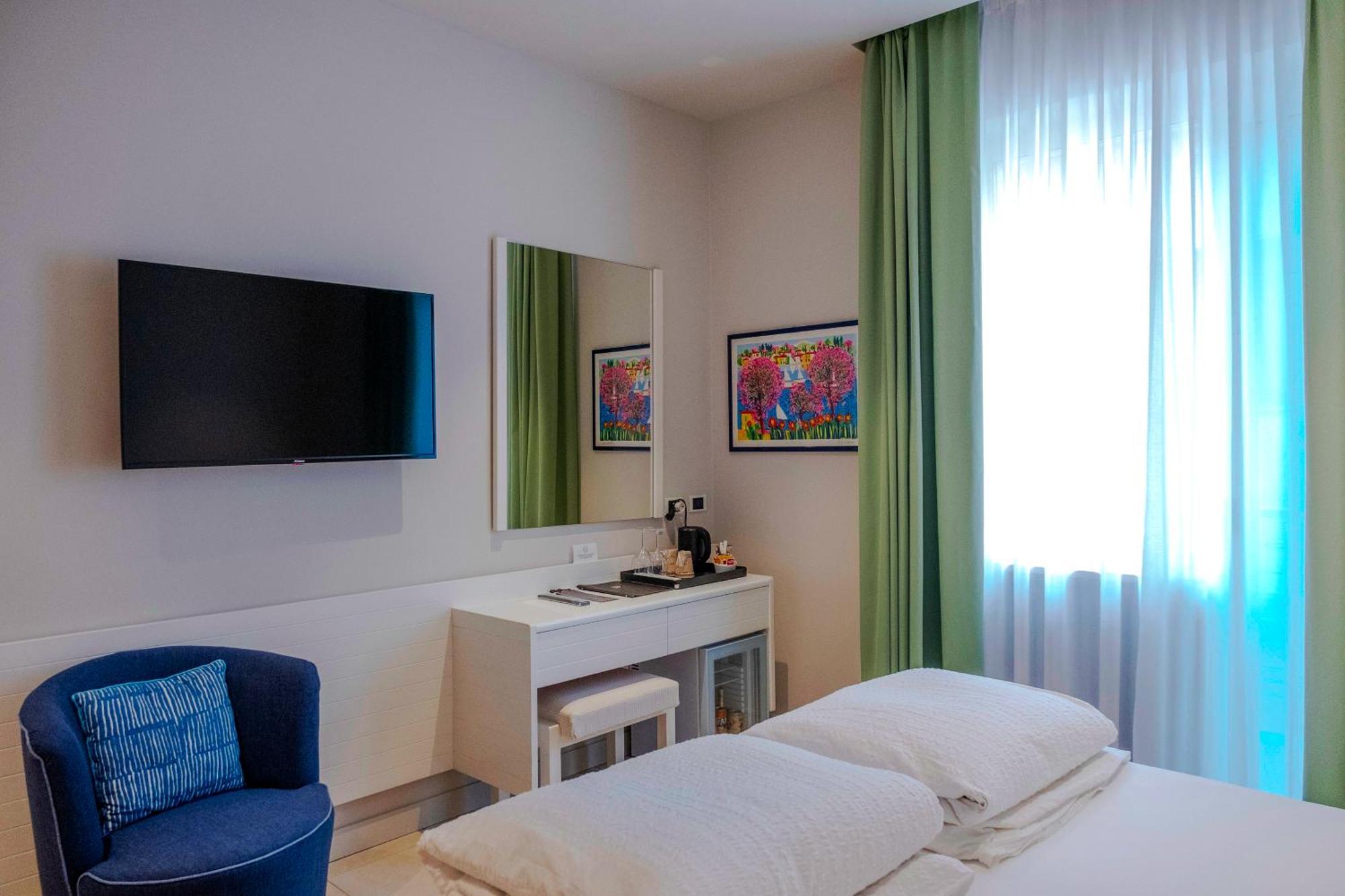 Double or Twin Room Balcony Side Lake View