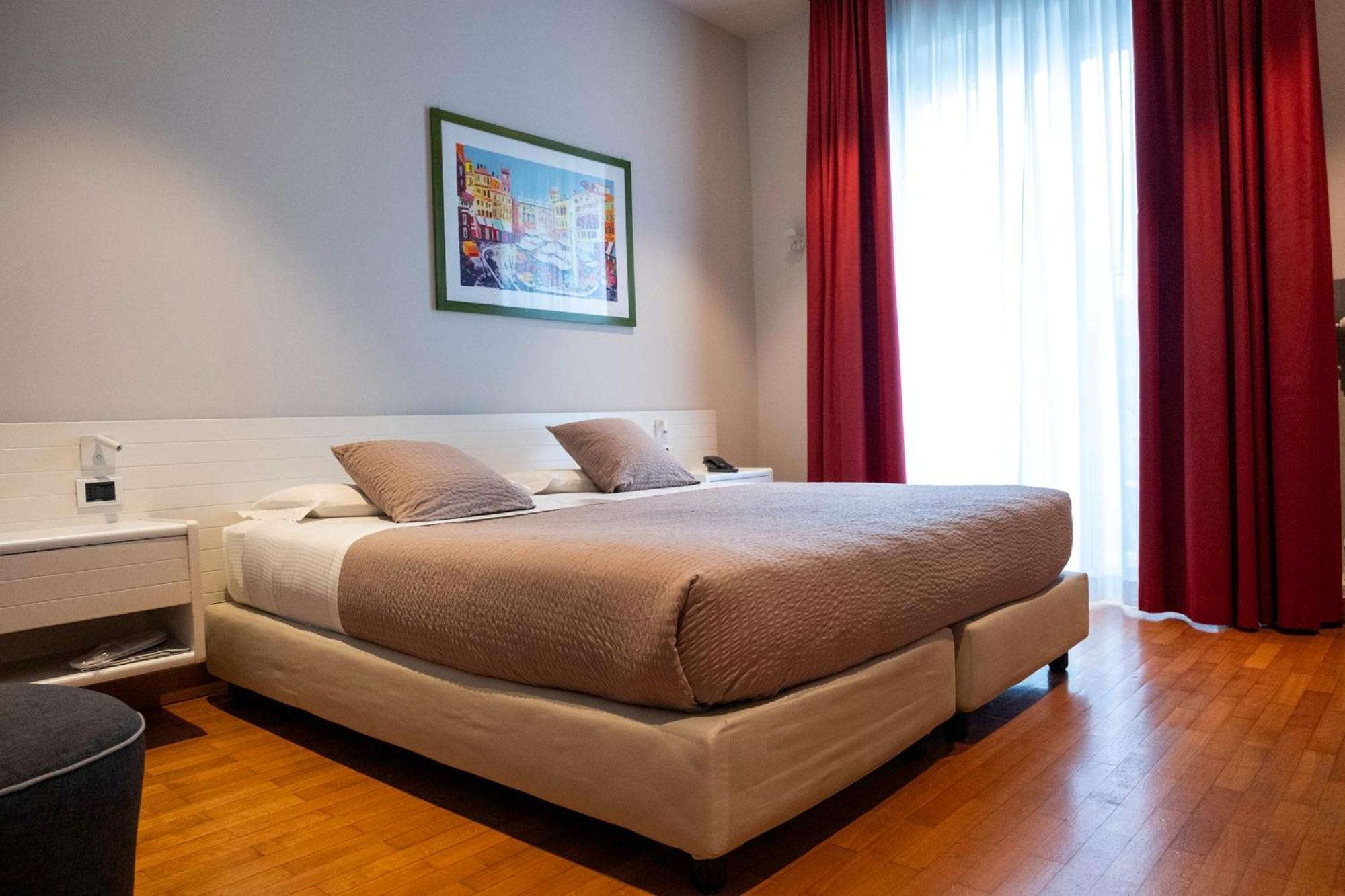 Double or Twin Room Balcony Side Lake View