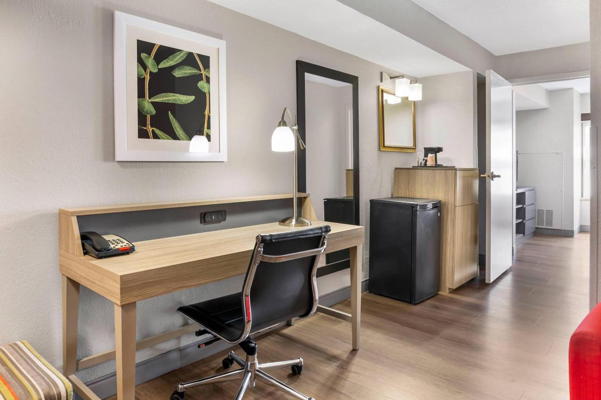 One-Bedroom King Suite Non-Smoking