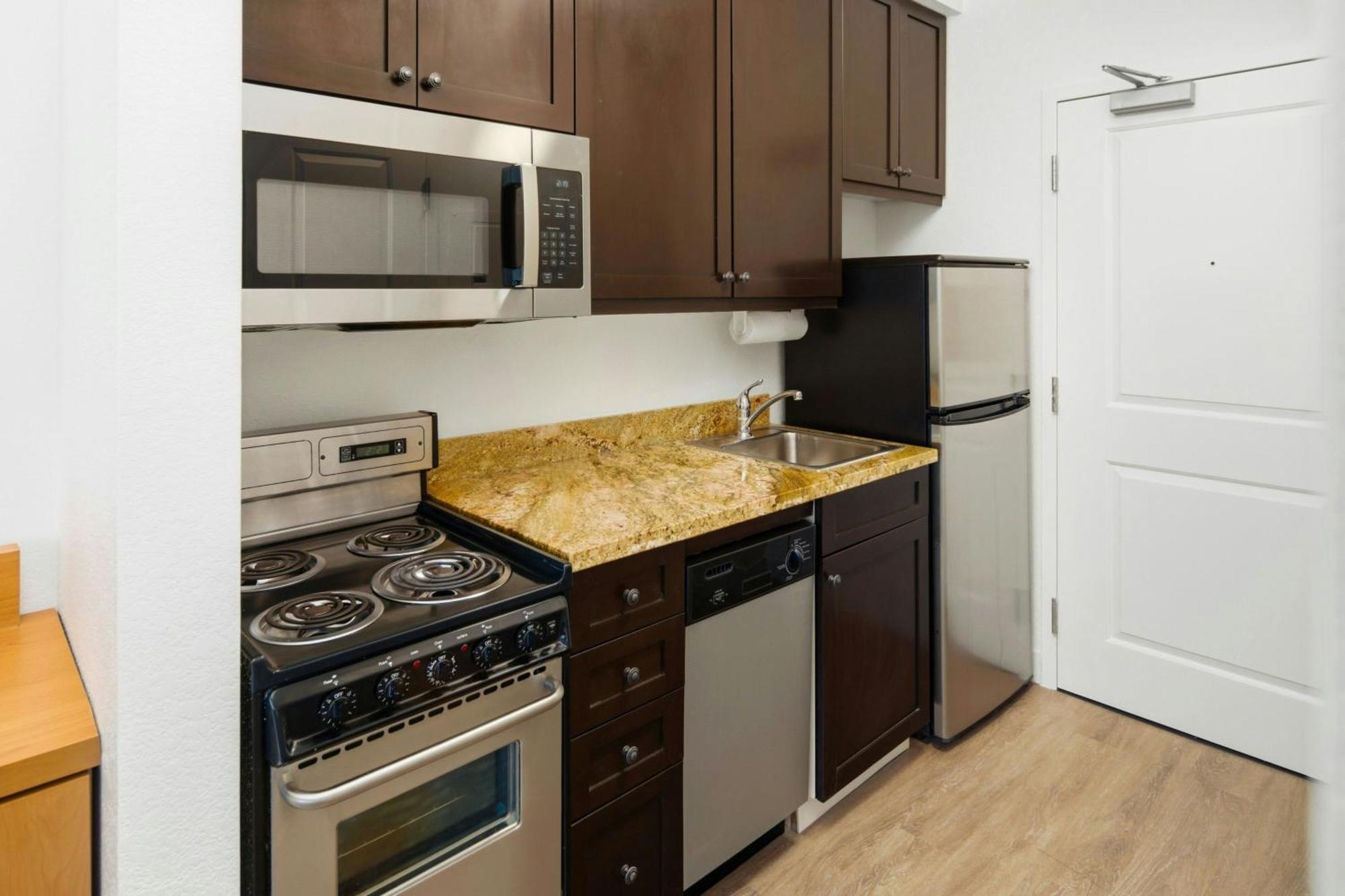 One-Bedroom Queen Suite