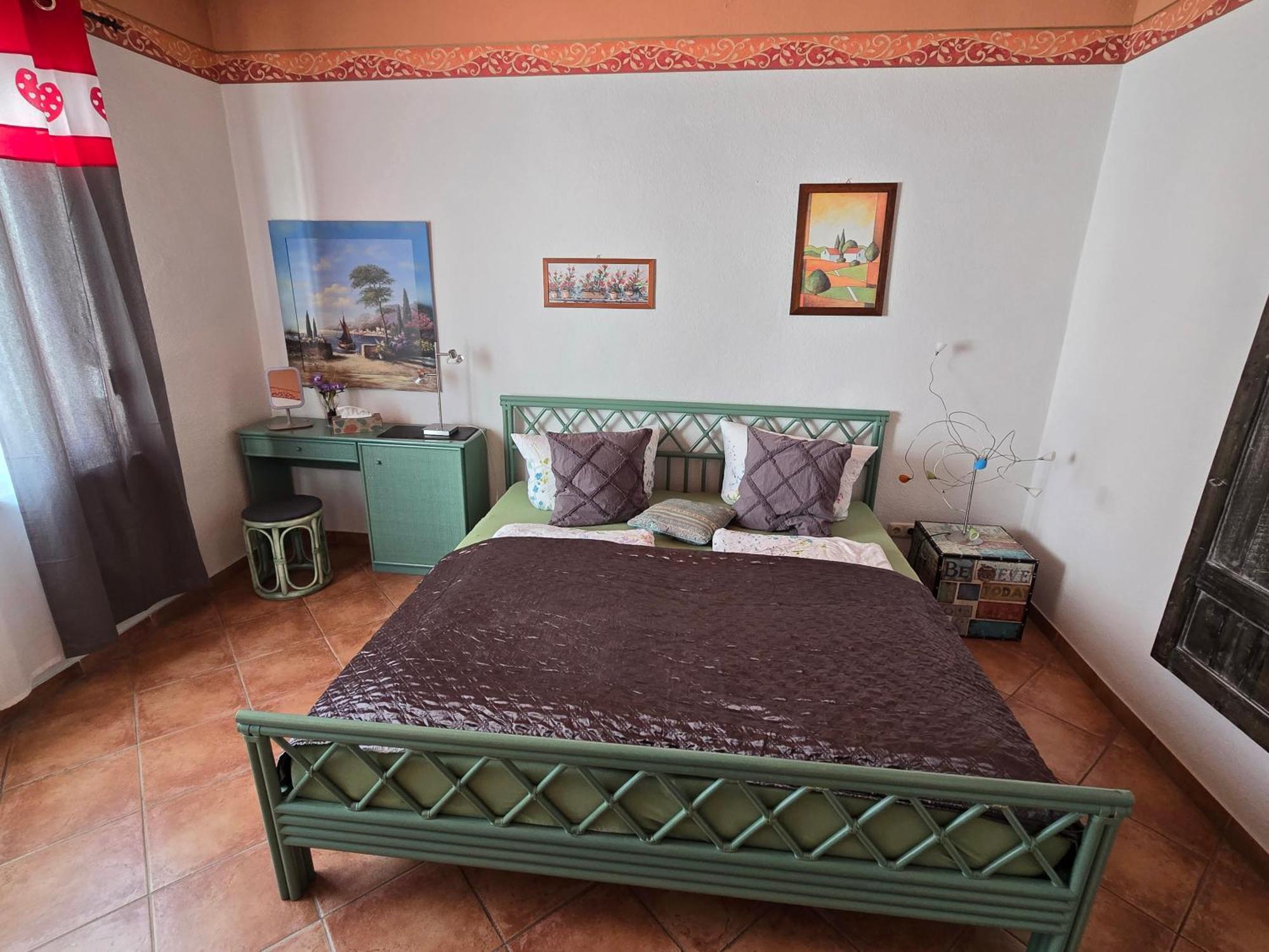 One-Bedroom Apartment 2,1765313769:JPEG