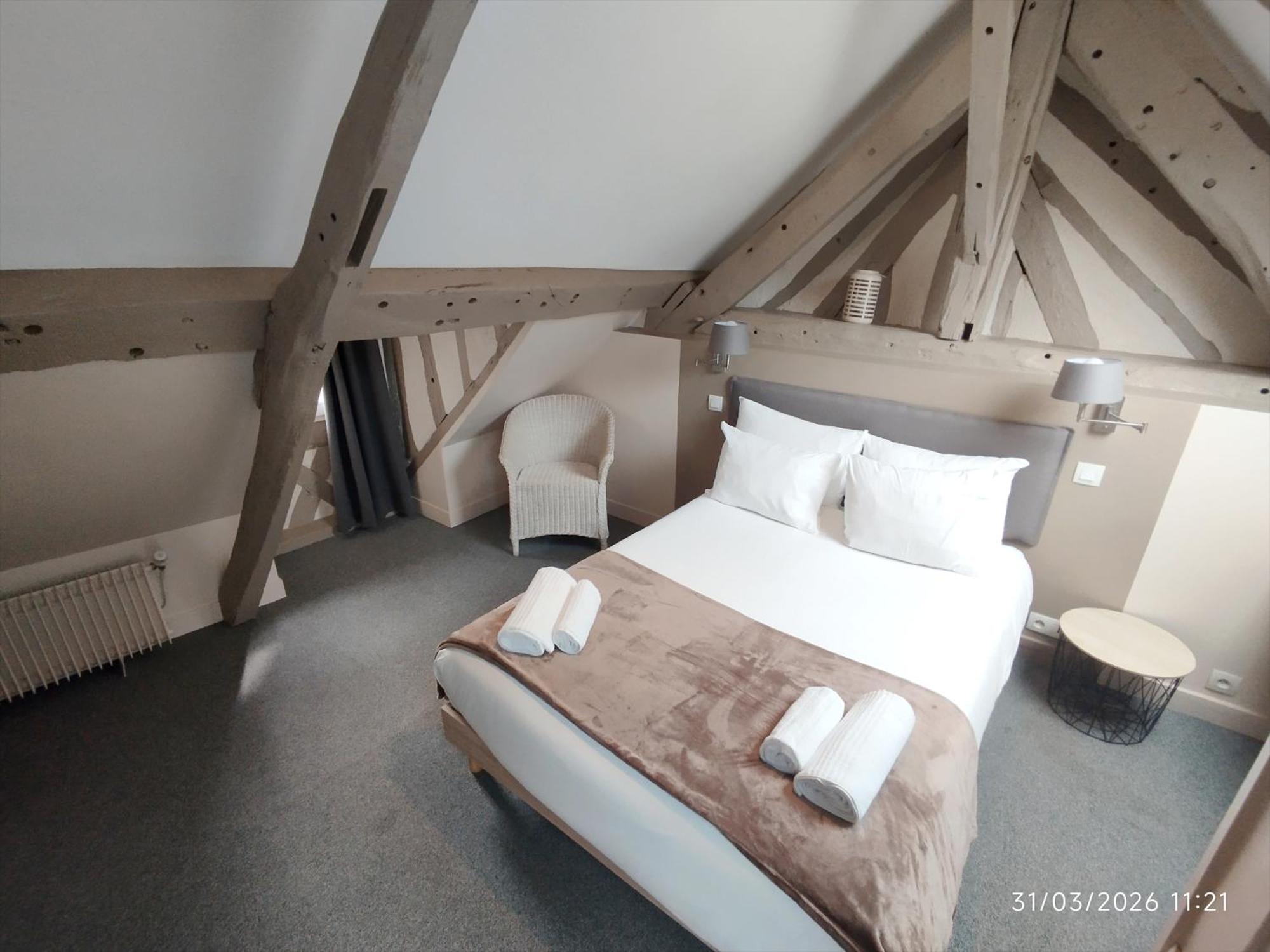 Double Room,1765322401:JPEG