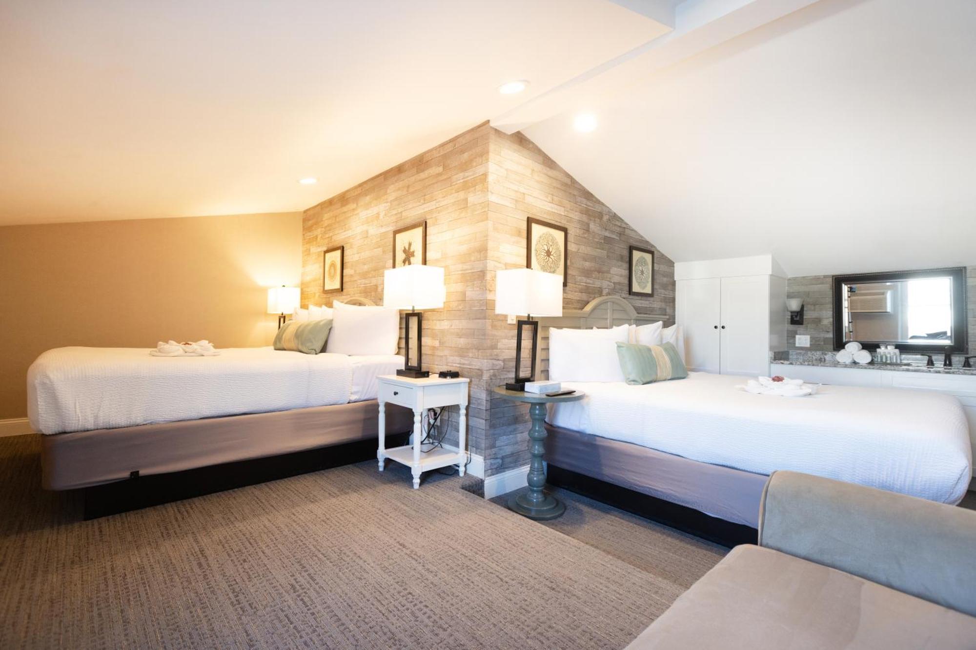 Bi-level Townhouse Suite Ocean & Pool Views