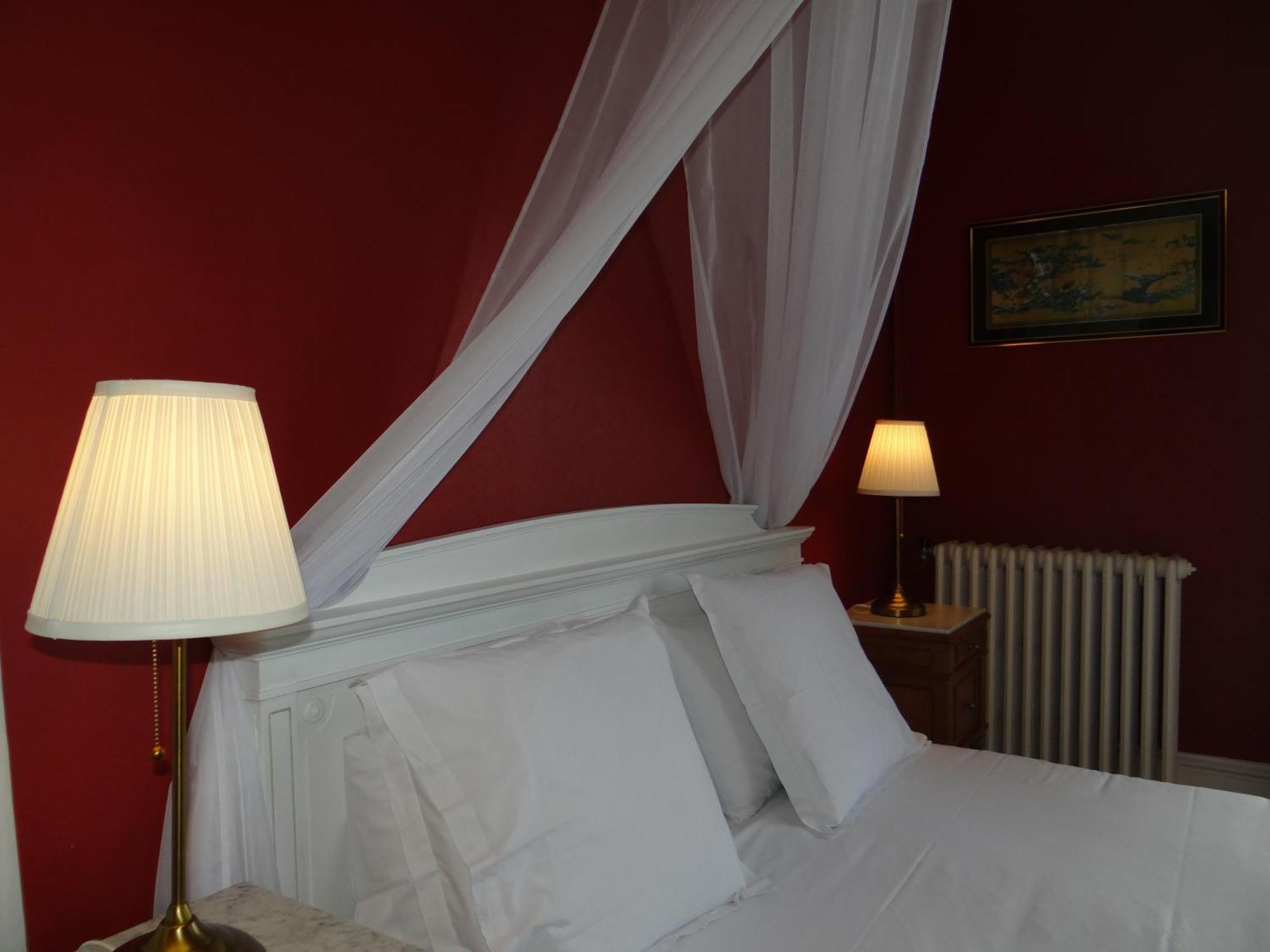 Deluxe Double Room Bath,1765344130:JPEG
