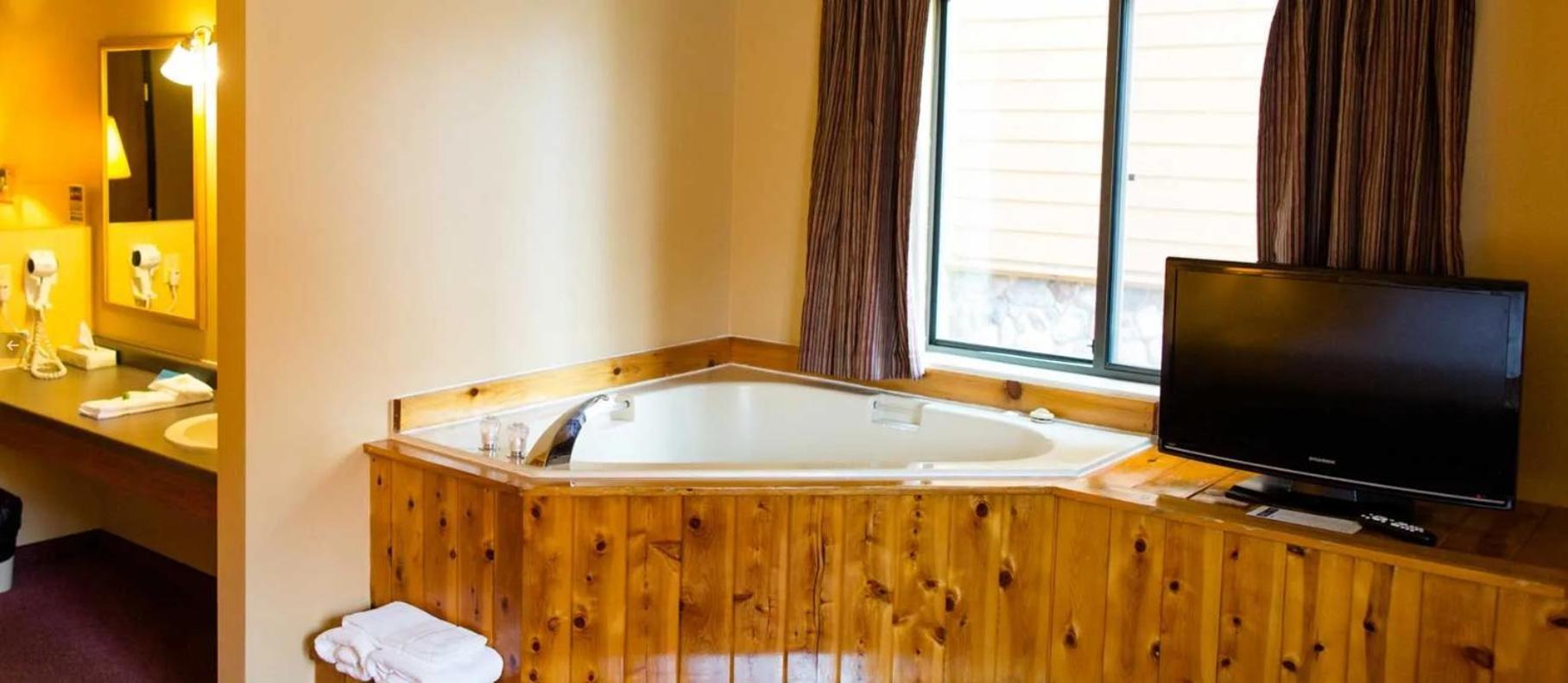 King Room Spa Bath,1765356378:JPEG