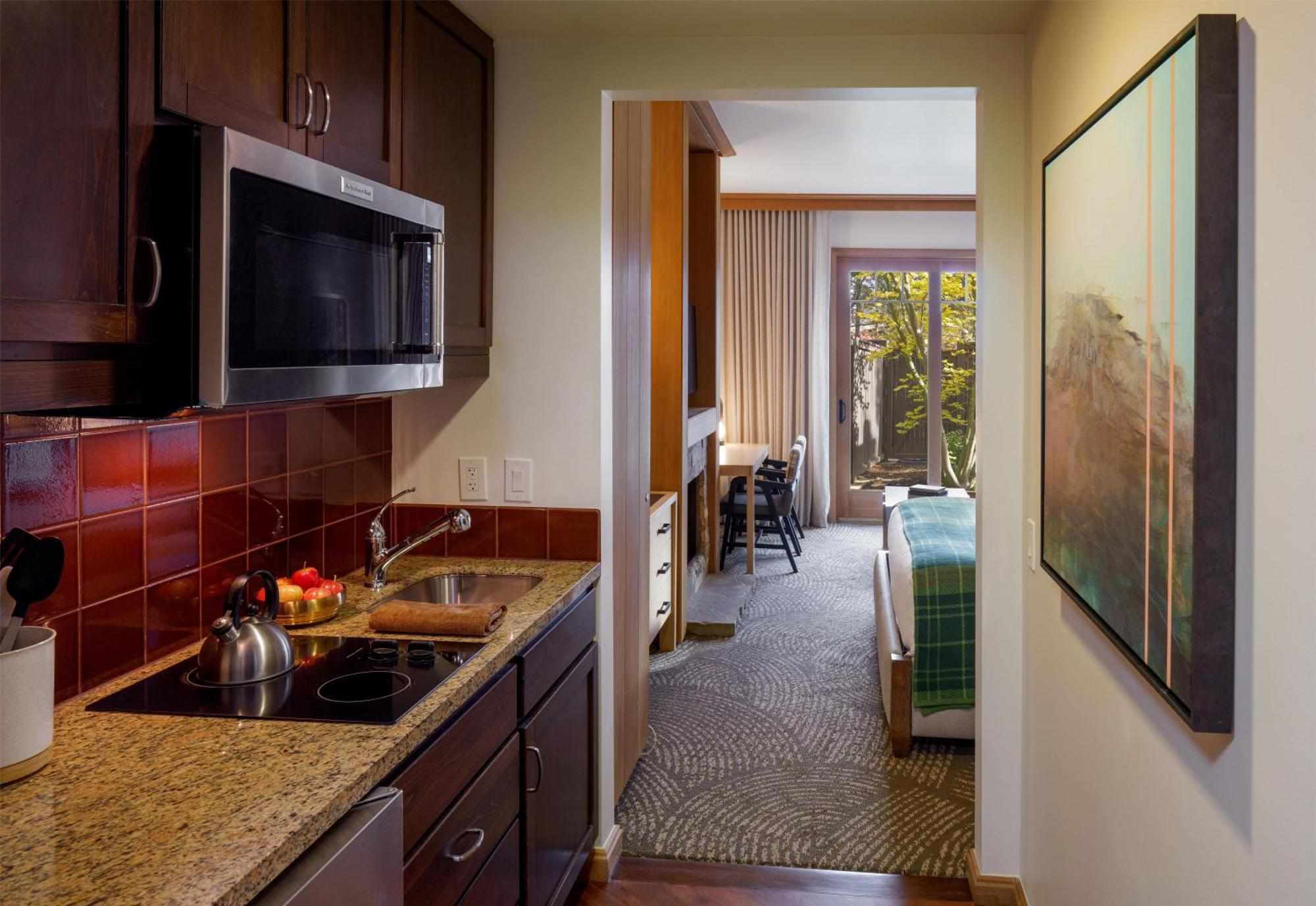 Lodge Studio Suite Fireplace Resort View Newly Renovated,1765386872:JPEG