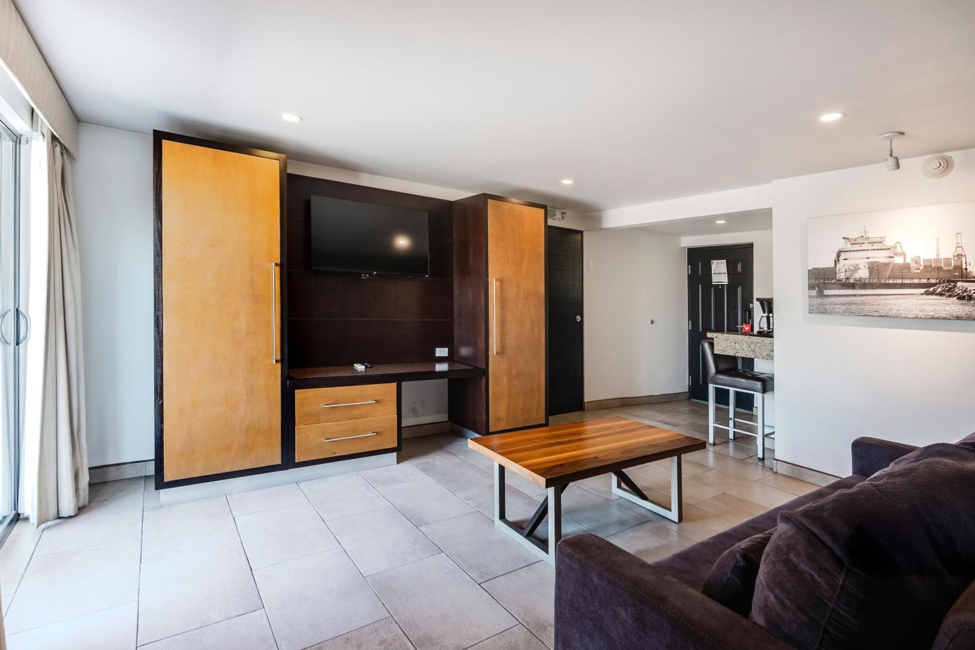 Junior Suite,1765389227:JPEG