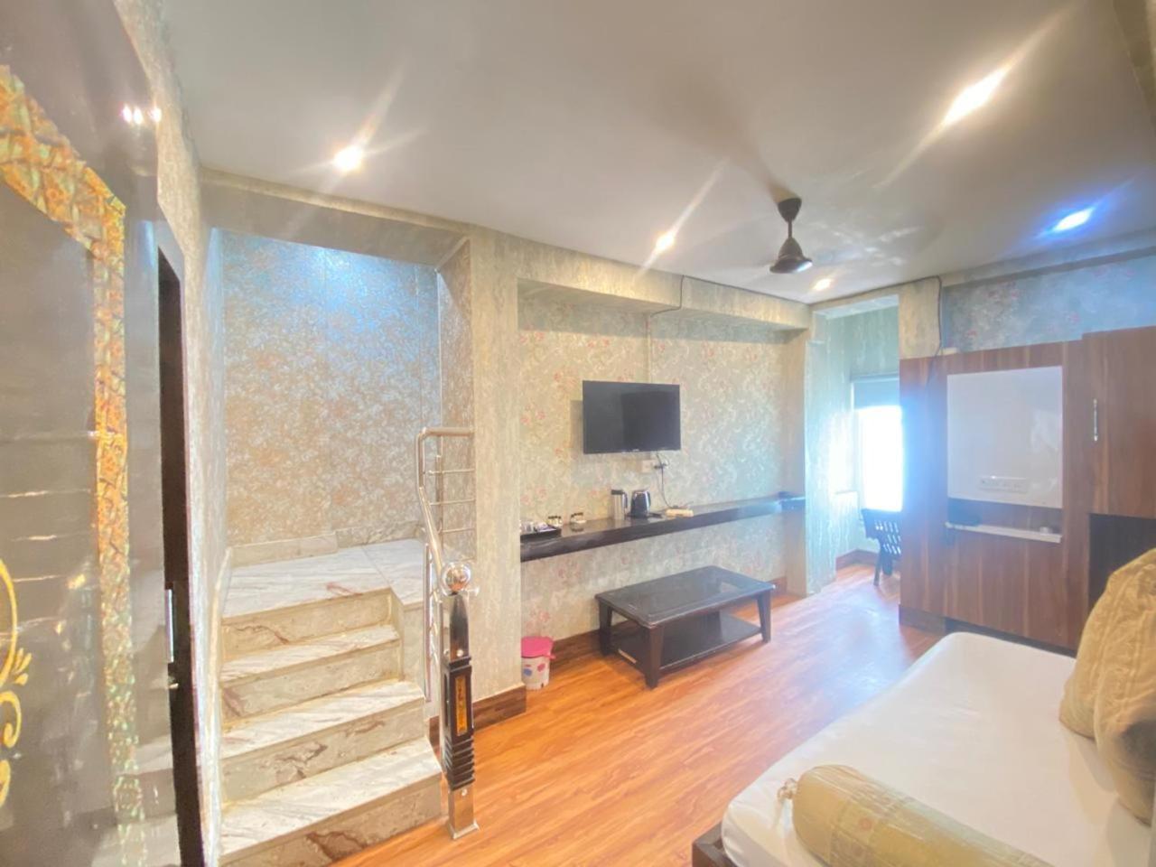 Deluxe Family Room River View