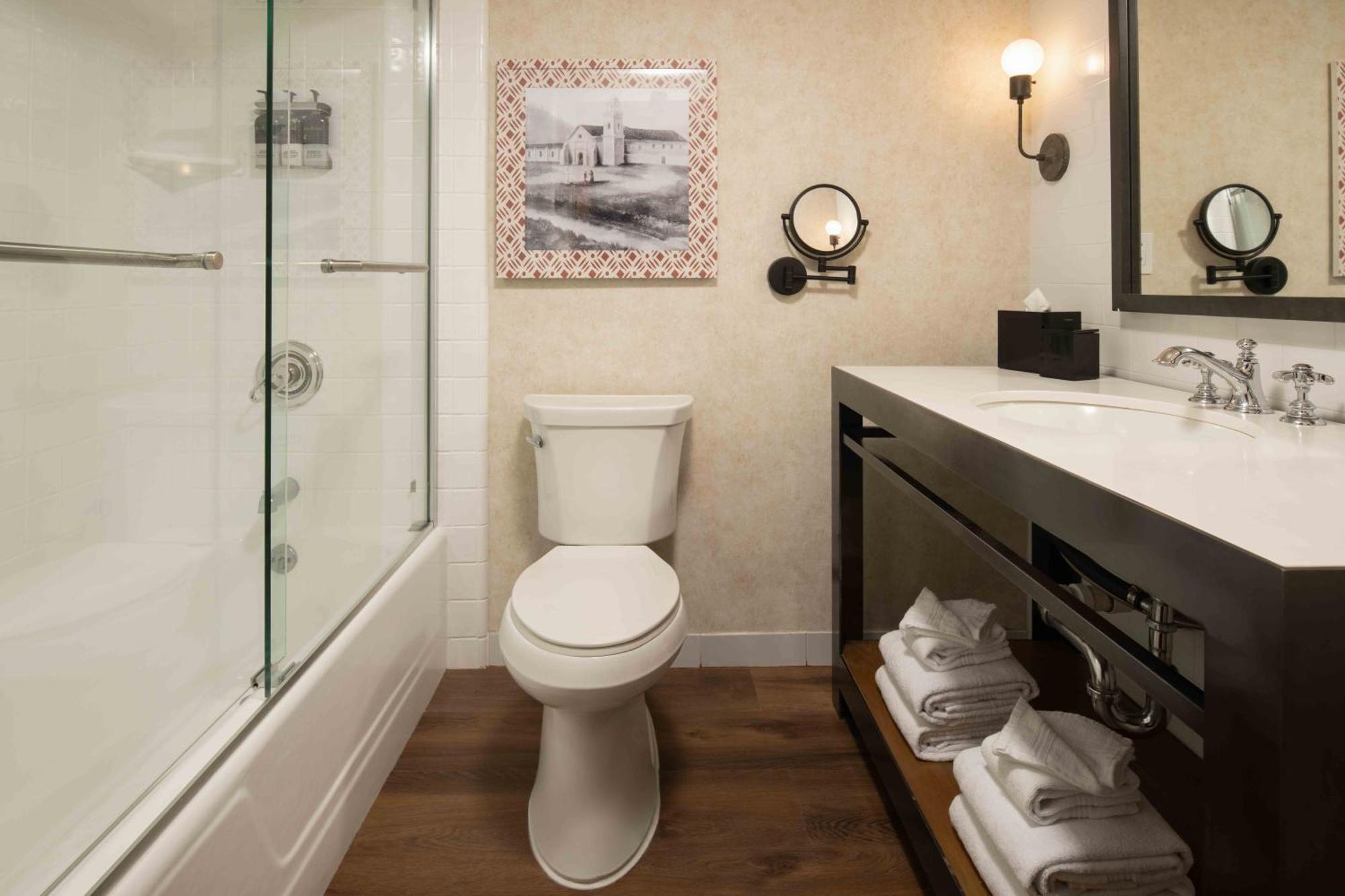 Deluxe Queen Room with Two Queen Beds