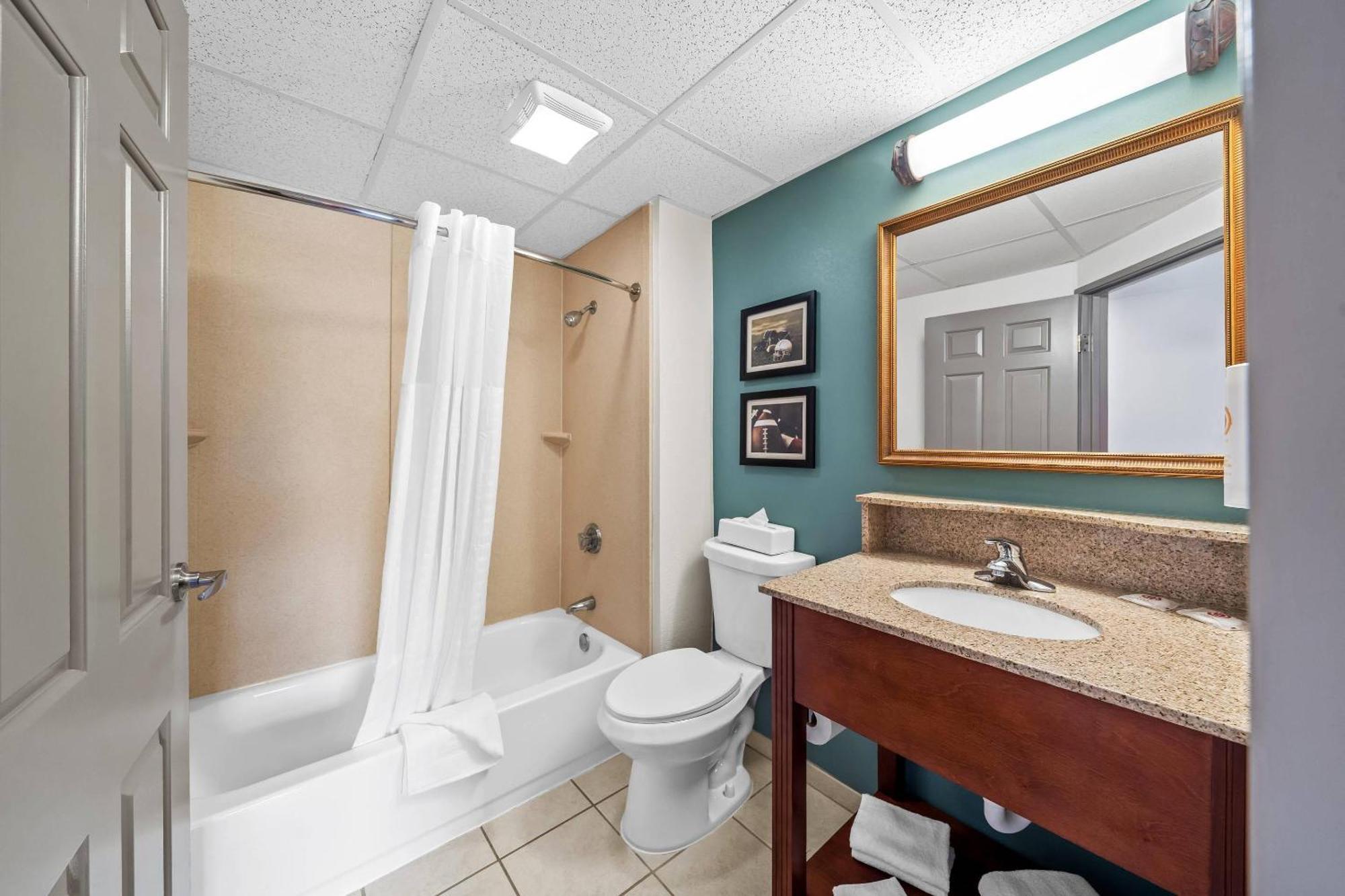 King Suite with Spa Bath - Non-Smoking