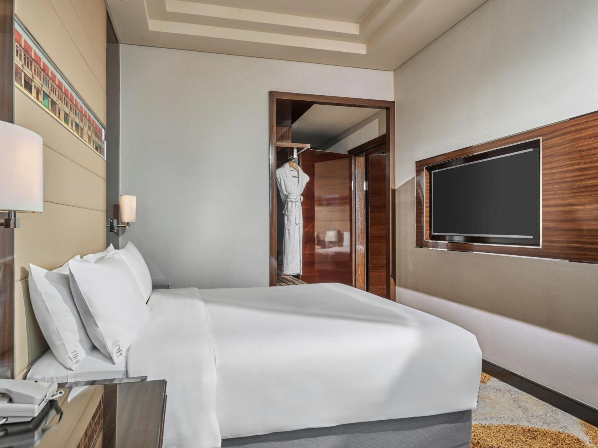 Standard Queen Room