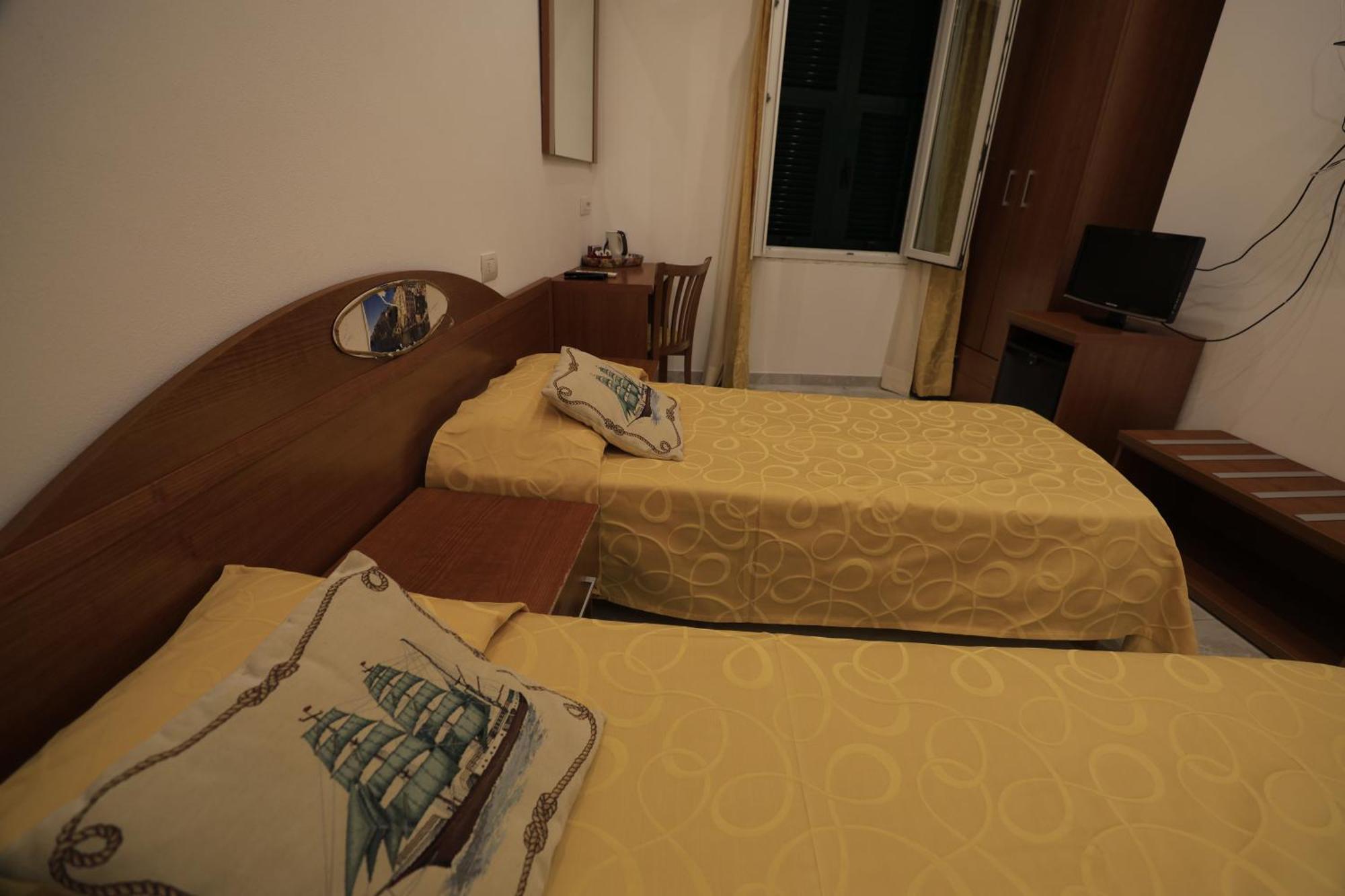 Double or Twin Room Garden View