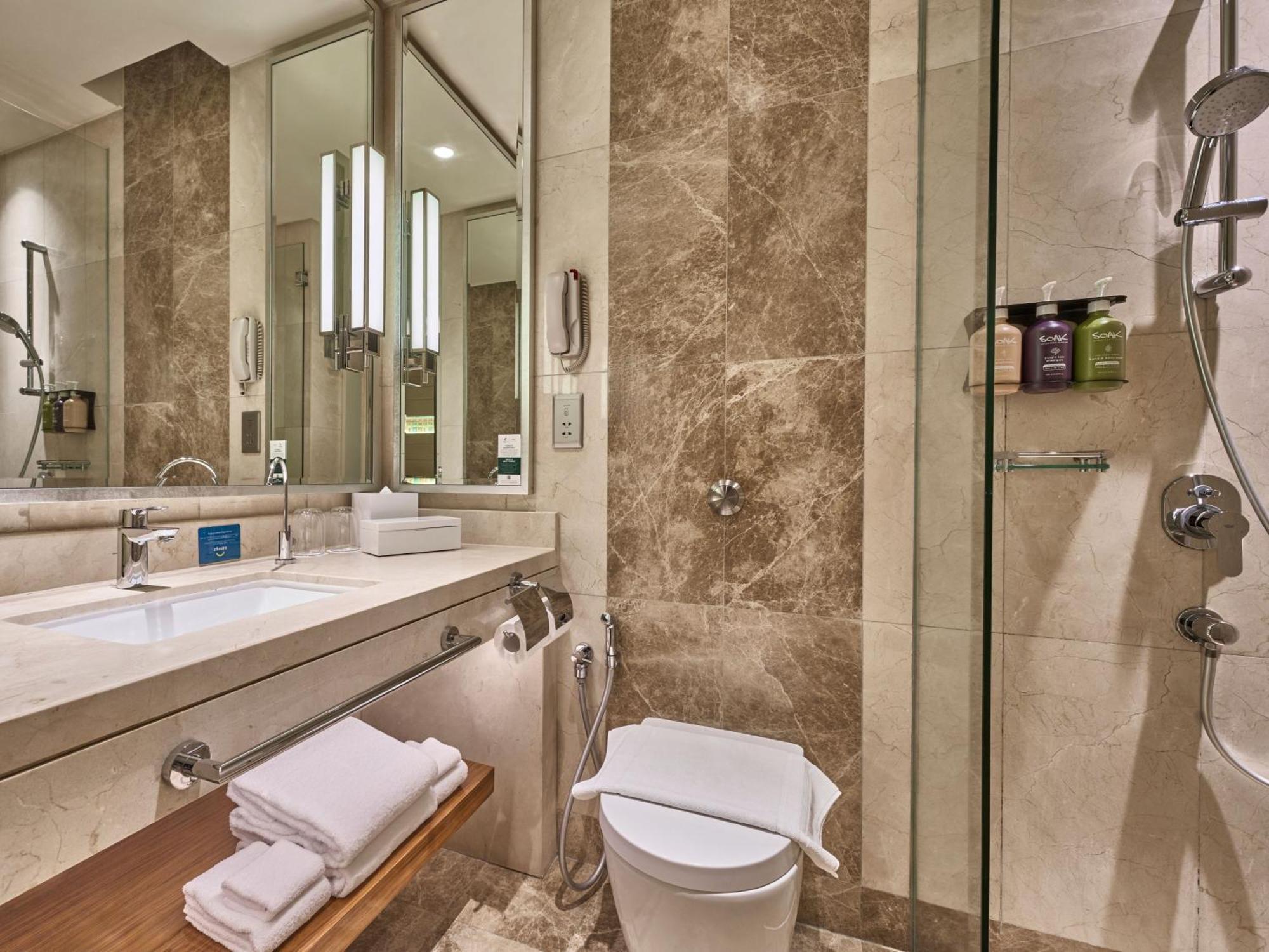Standard Queen Room