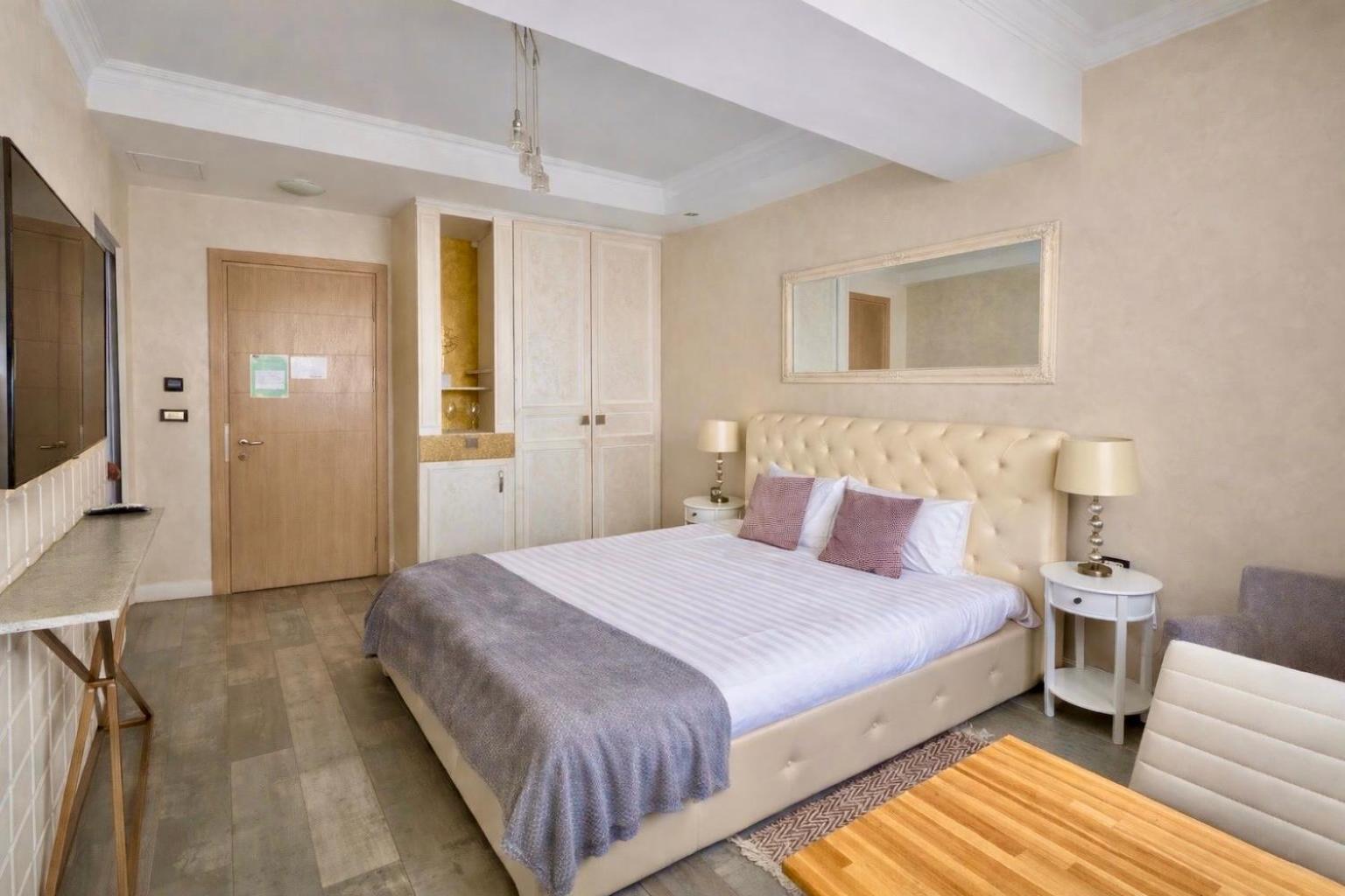 Standard Queen Room