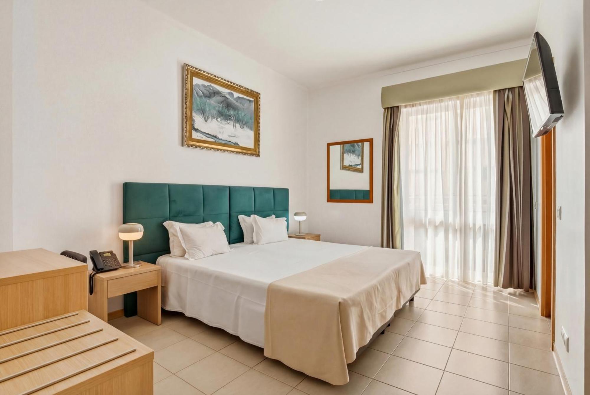 Double or Twin Room Side Sea View