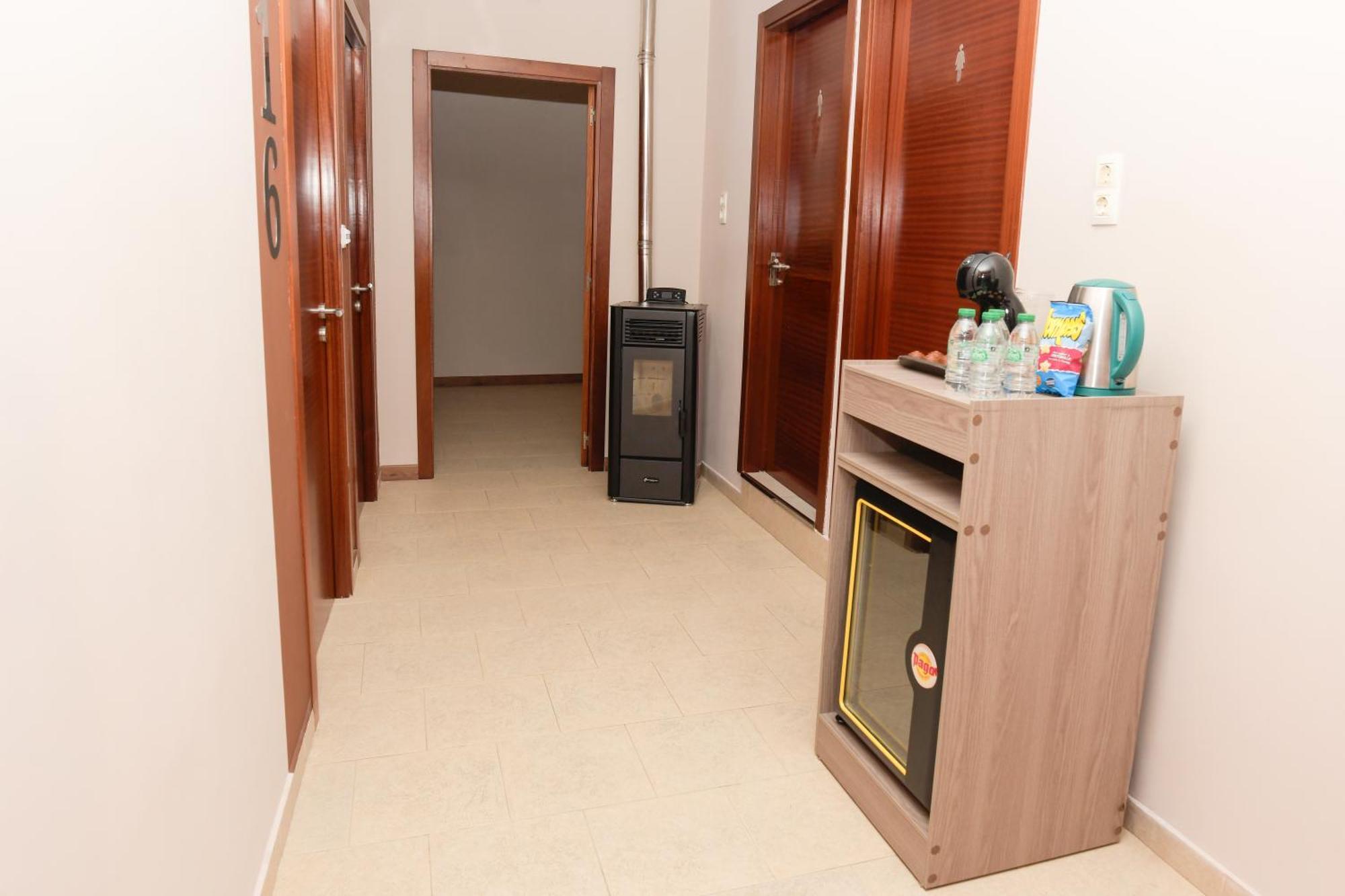 Five-Bedroom Deluxe Apartment