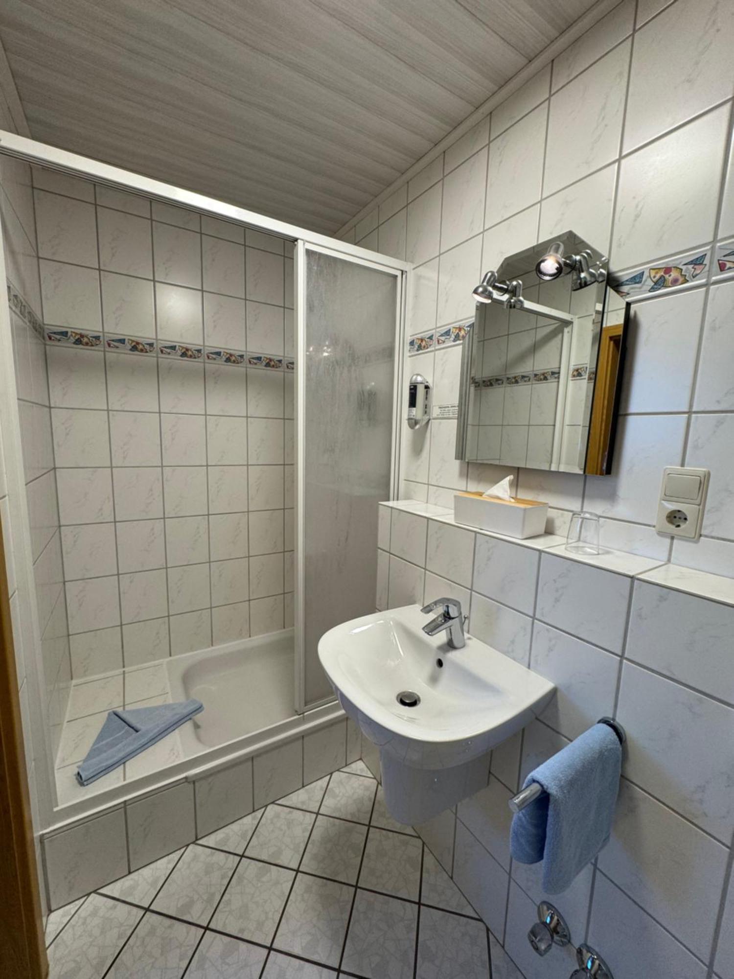 Single Room,1765581375:JPEG
