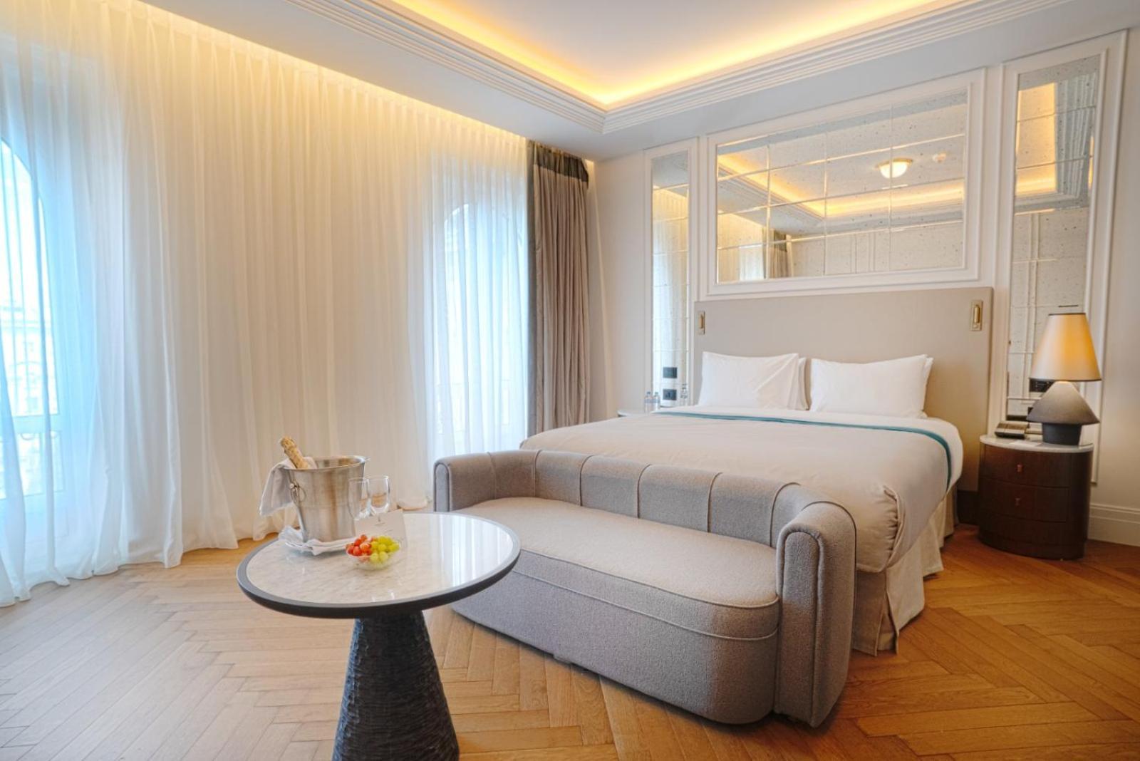 1 Bedroom Junior Suite 1 King bed City view