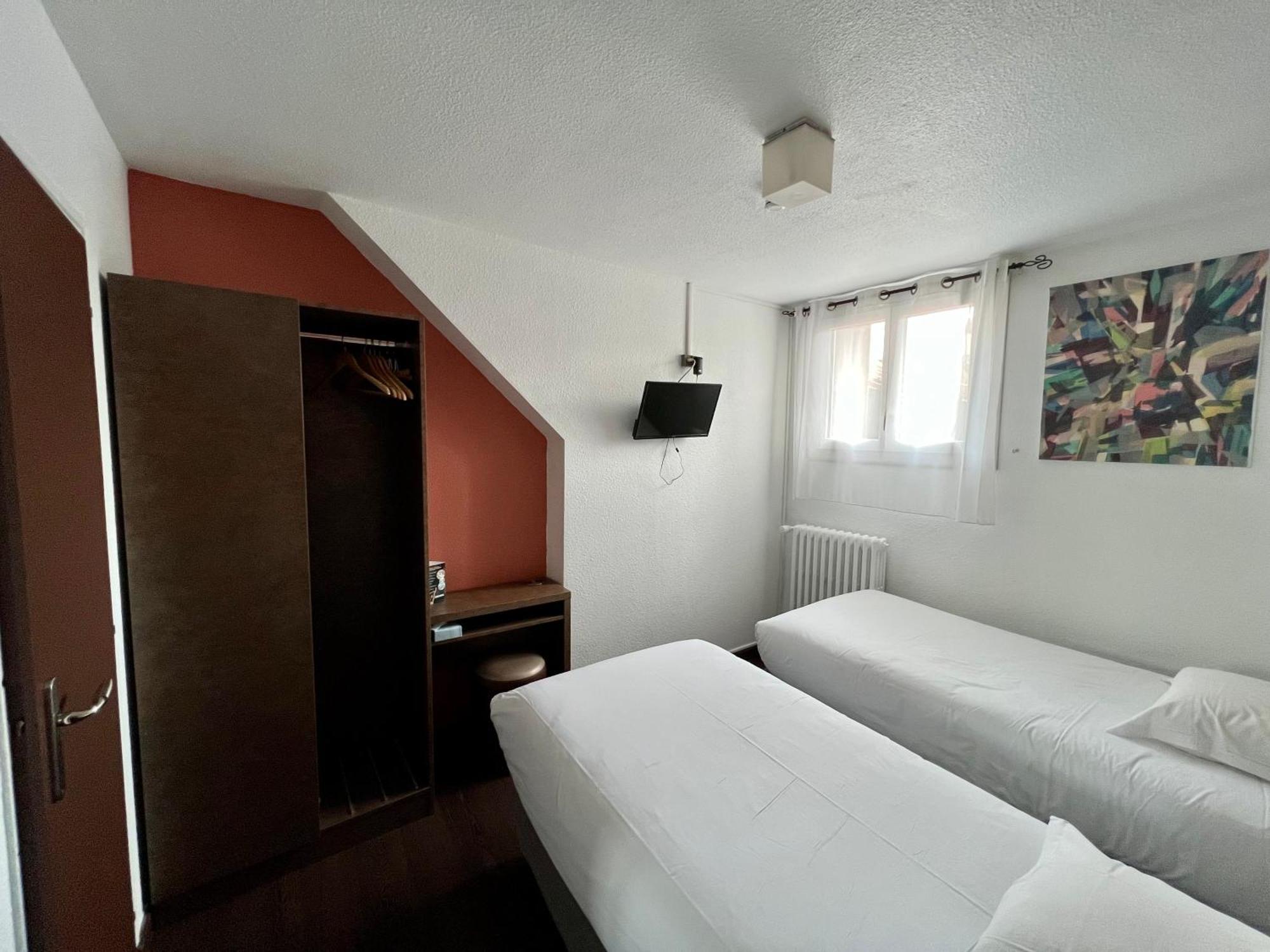 Twin Room,1765585415:JPEG