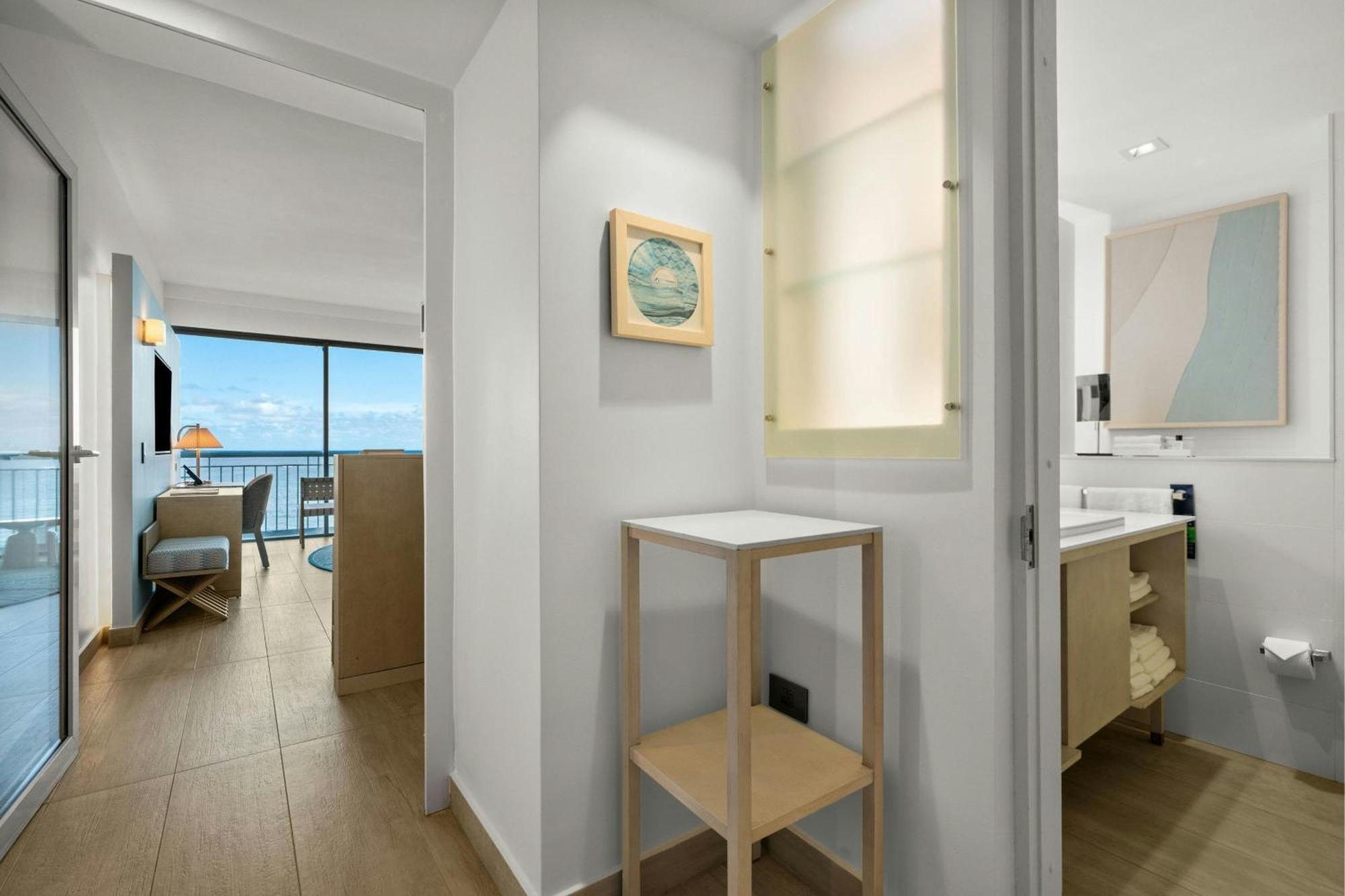 Deluxe King Room Ocean View