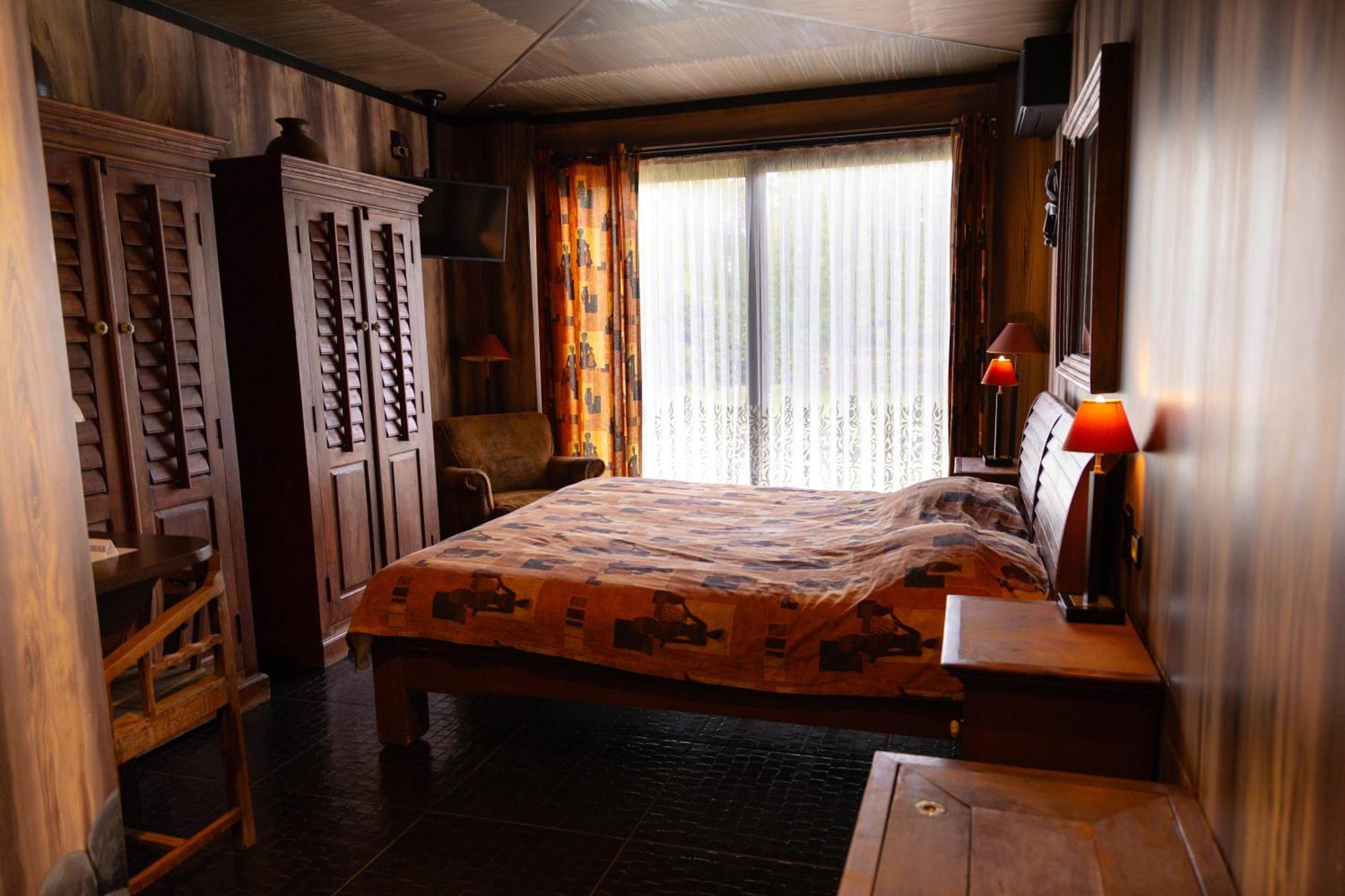 Deluxe Double African Room