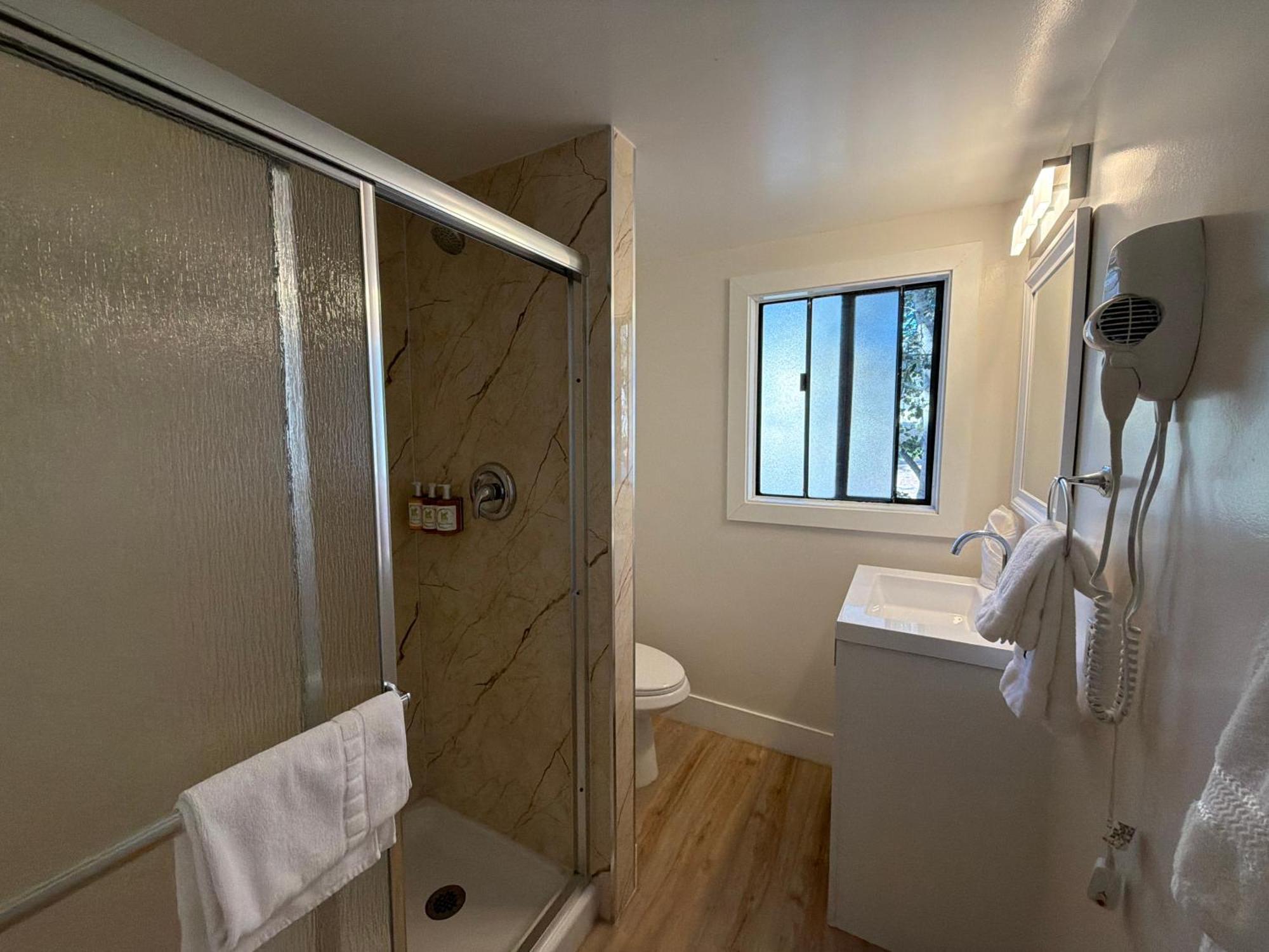 One-Bedroom Cottage Two Queen Beds